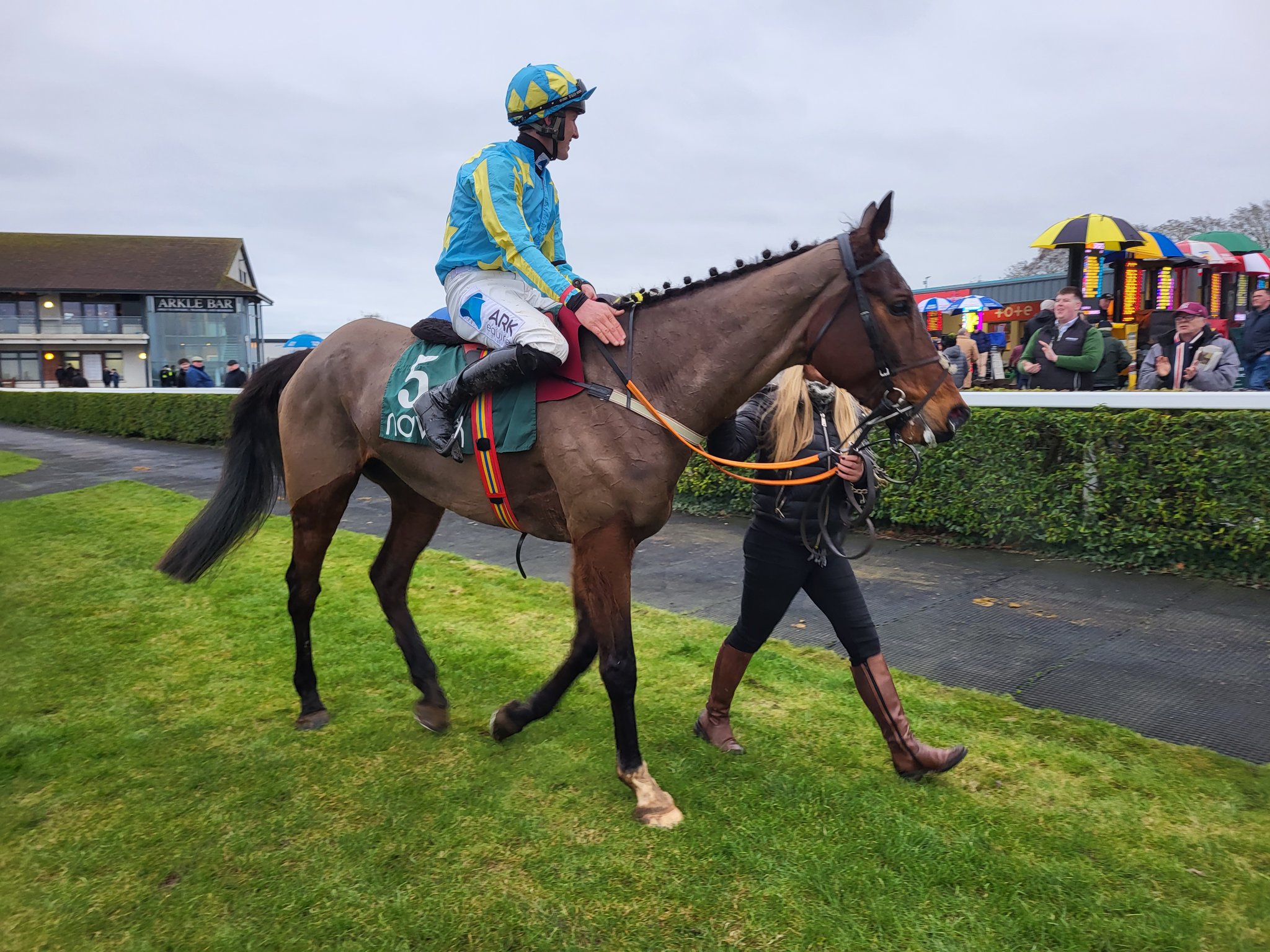 Mahler Mission returns to the winner's enclosure