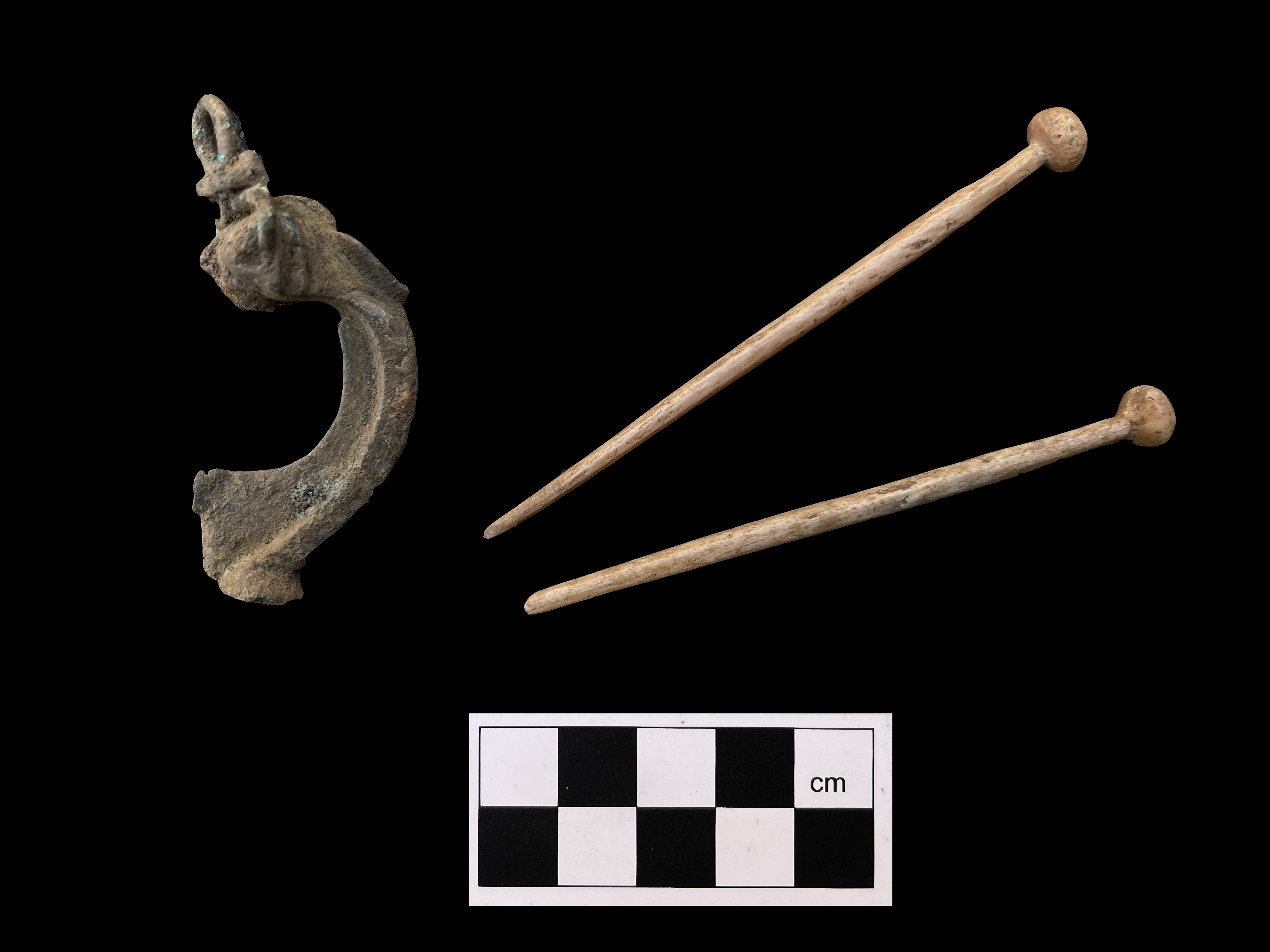 Roman brooches and pins were also found during the dig (University of Leicester Archaeological Services/PA)