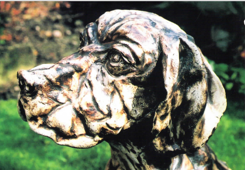 Dog sculpture 