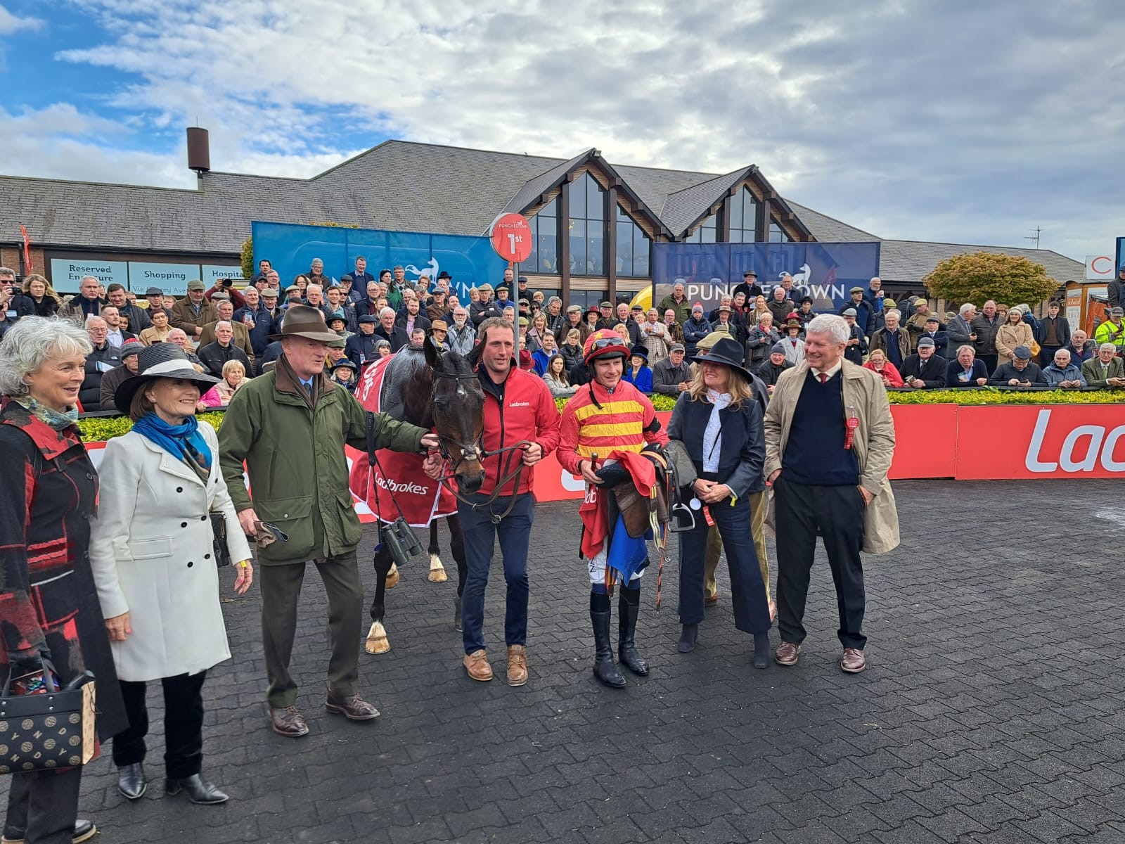 Klassical Dream after winning the Ladbrokes Champion Stayers Hurdle for a third time 