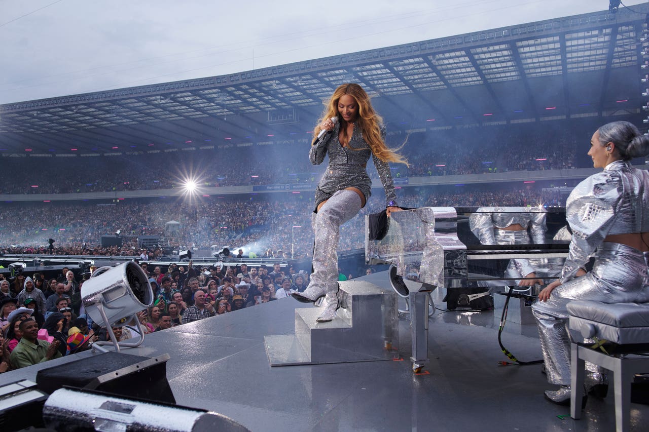 Beyonce fans hail ‘true class act’ as singer dazzles through Edinburgh