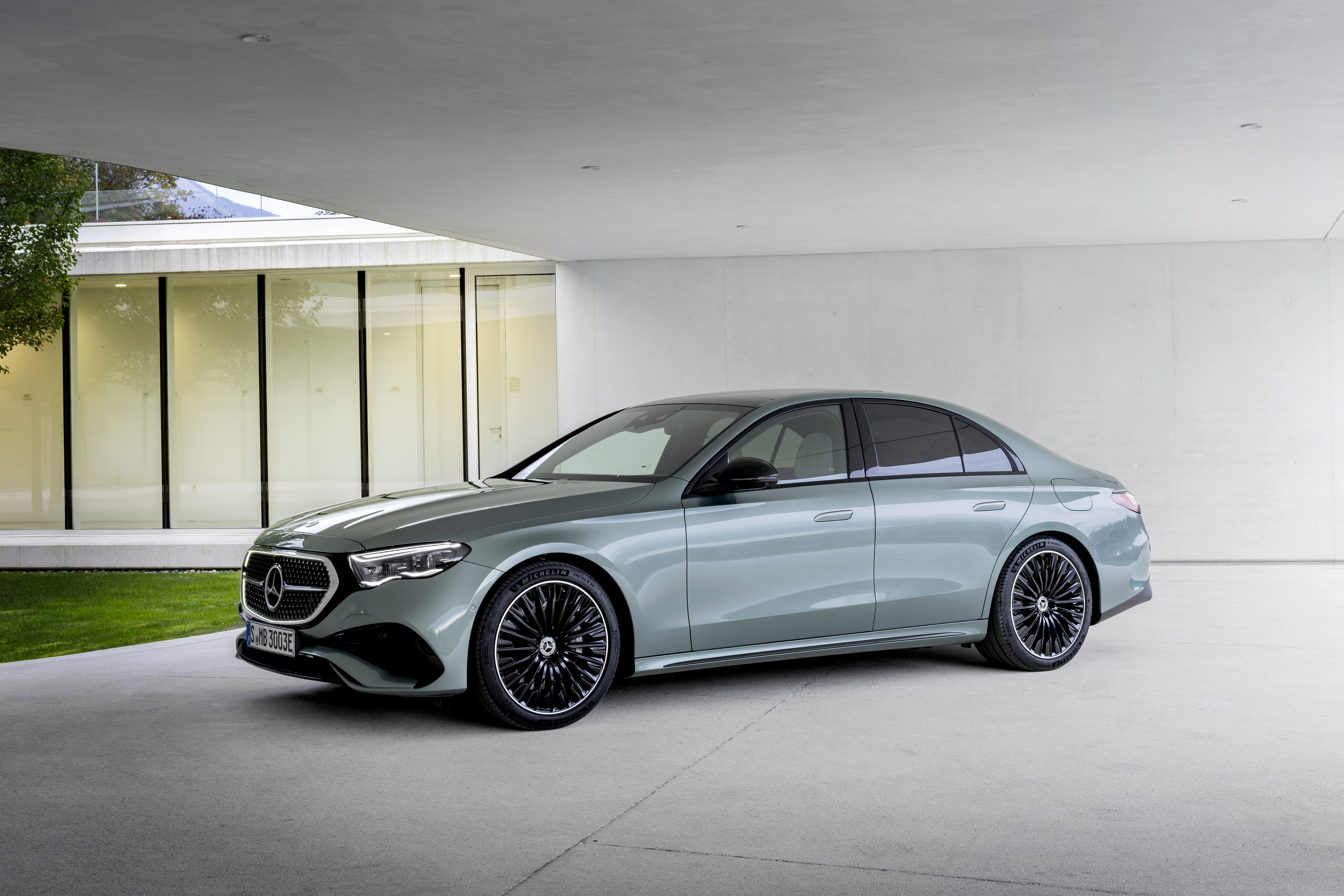 Новый с класс 2023. Mercedes Benz e class 2024. Mercedes Benz e class 2023. Mercedes 2024 e class AMG. Мерседес s класс 2023.