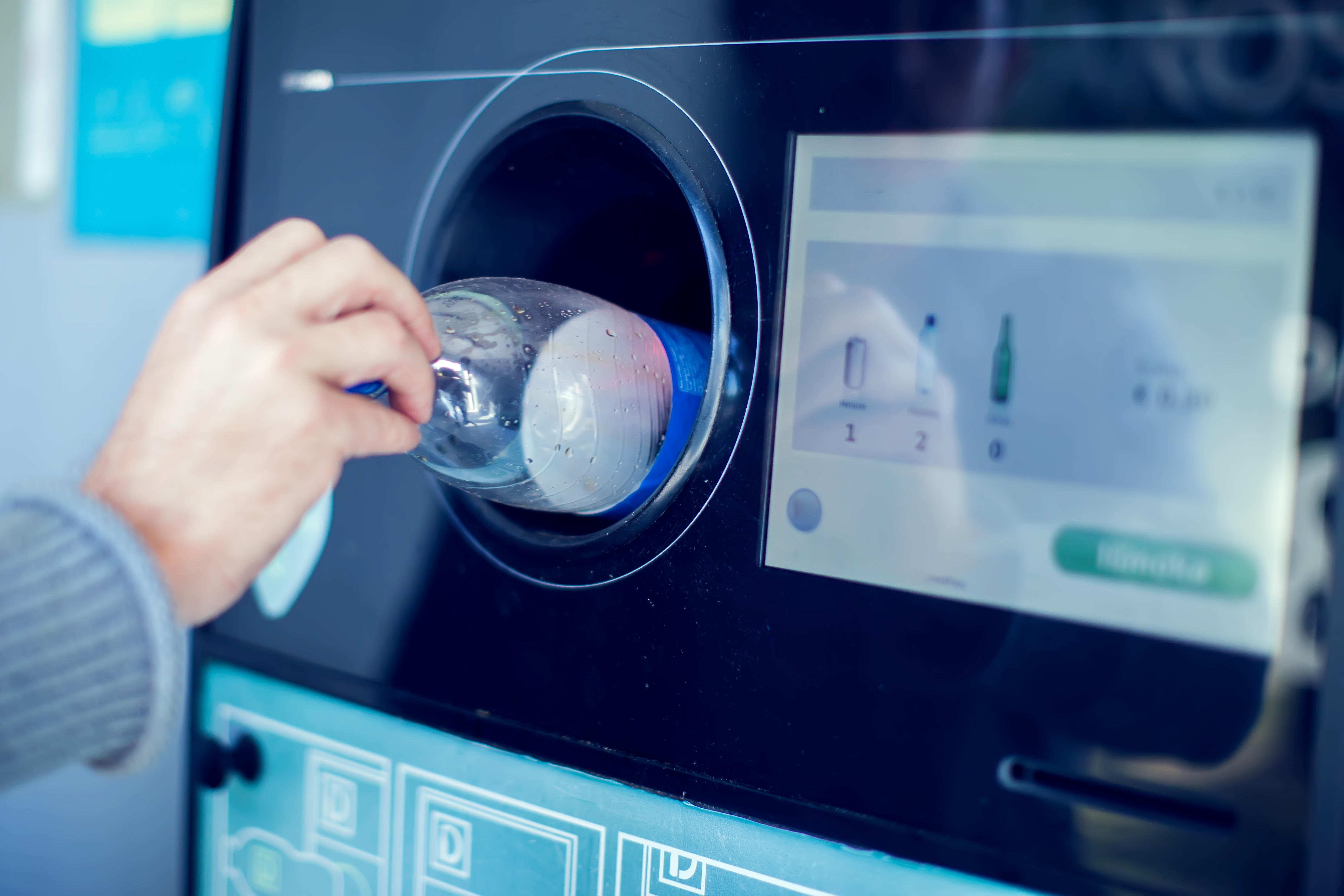 Reverse vending machine