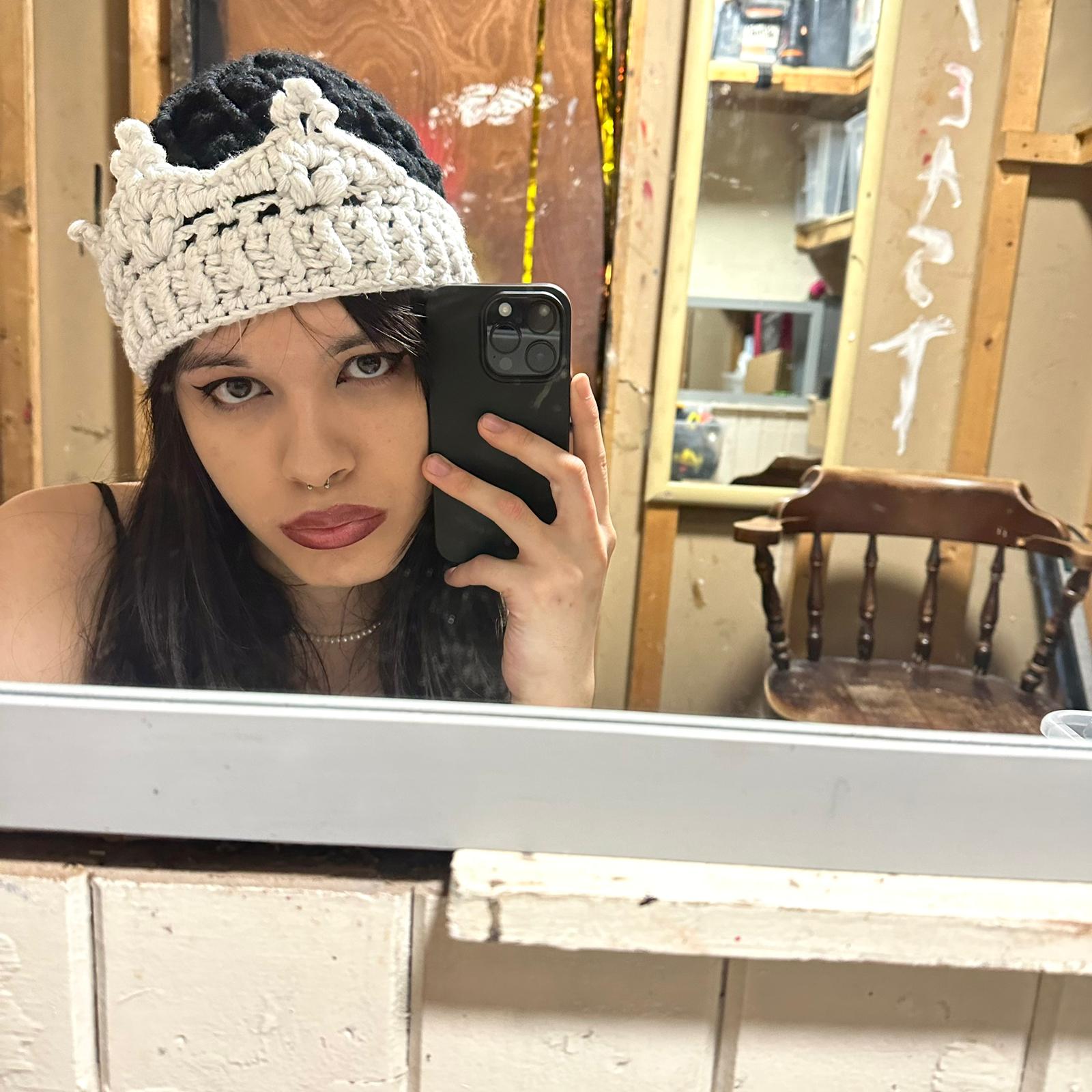 Enxi Erskine-Chang taking a mirror selfie whilst wearing a beanie
