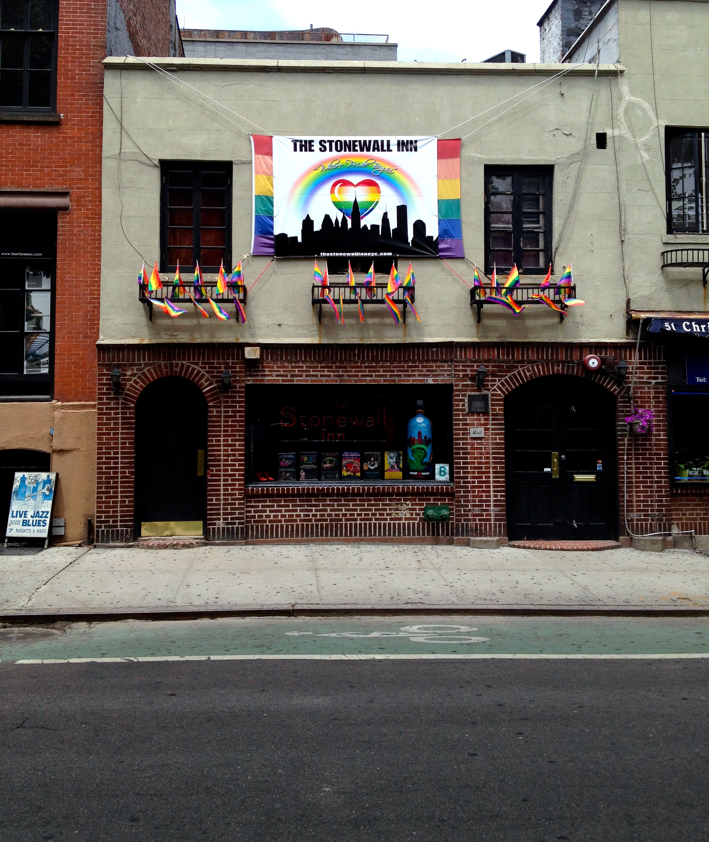 The front of The Stonewall Inn in New York