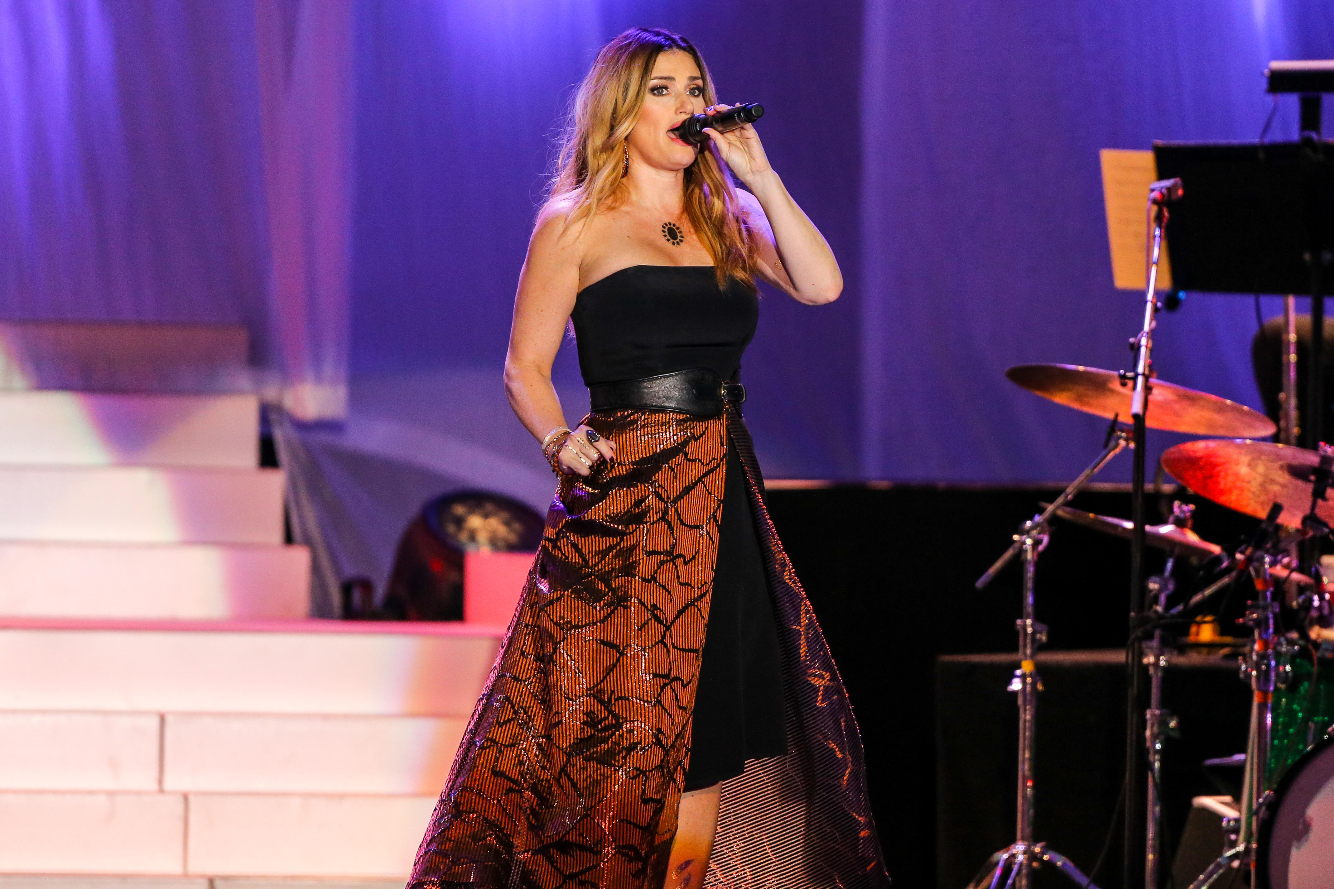 Idina performing