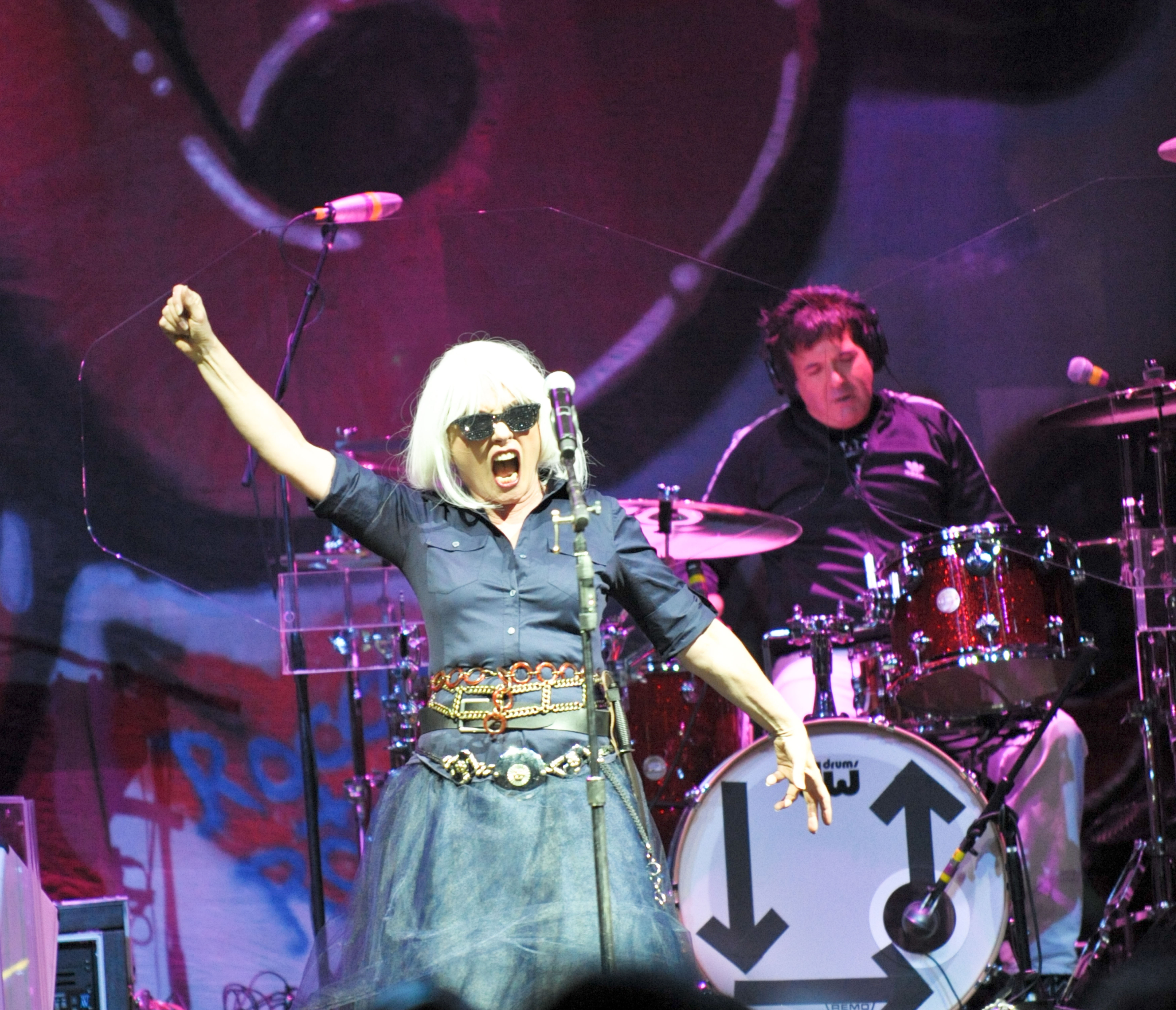 Clem Burke on stage with Debbie Harry