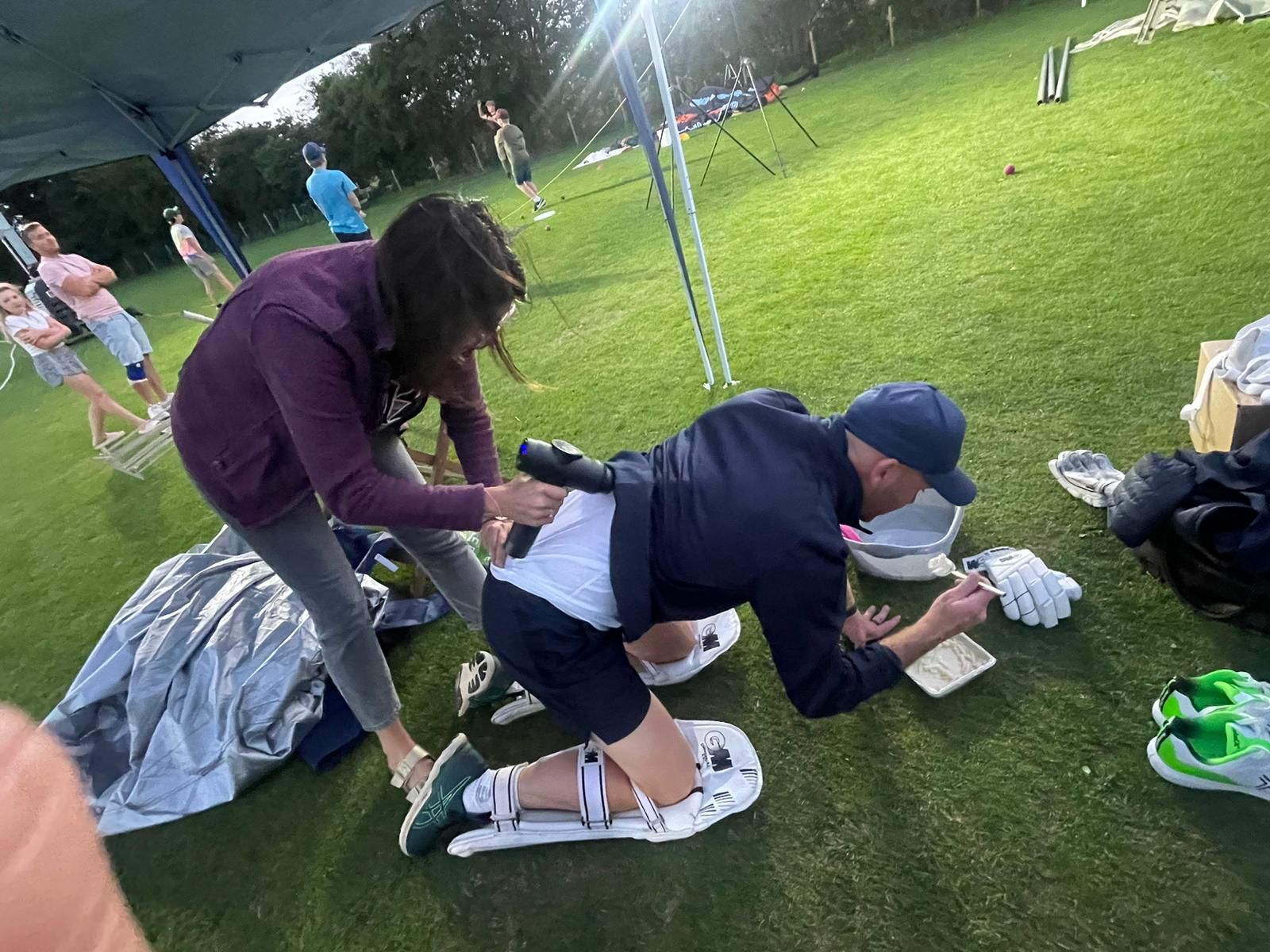 Andy Northcote's girlfriend Rebecca Gatens using a massage gun on his lower back during the challenge 