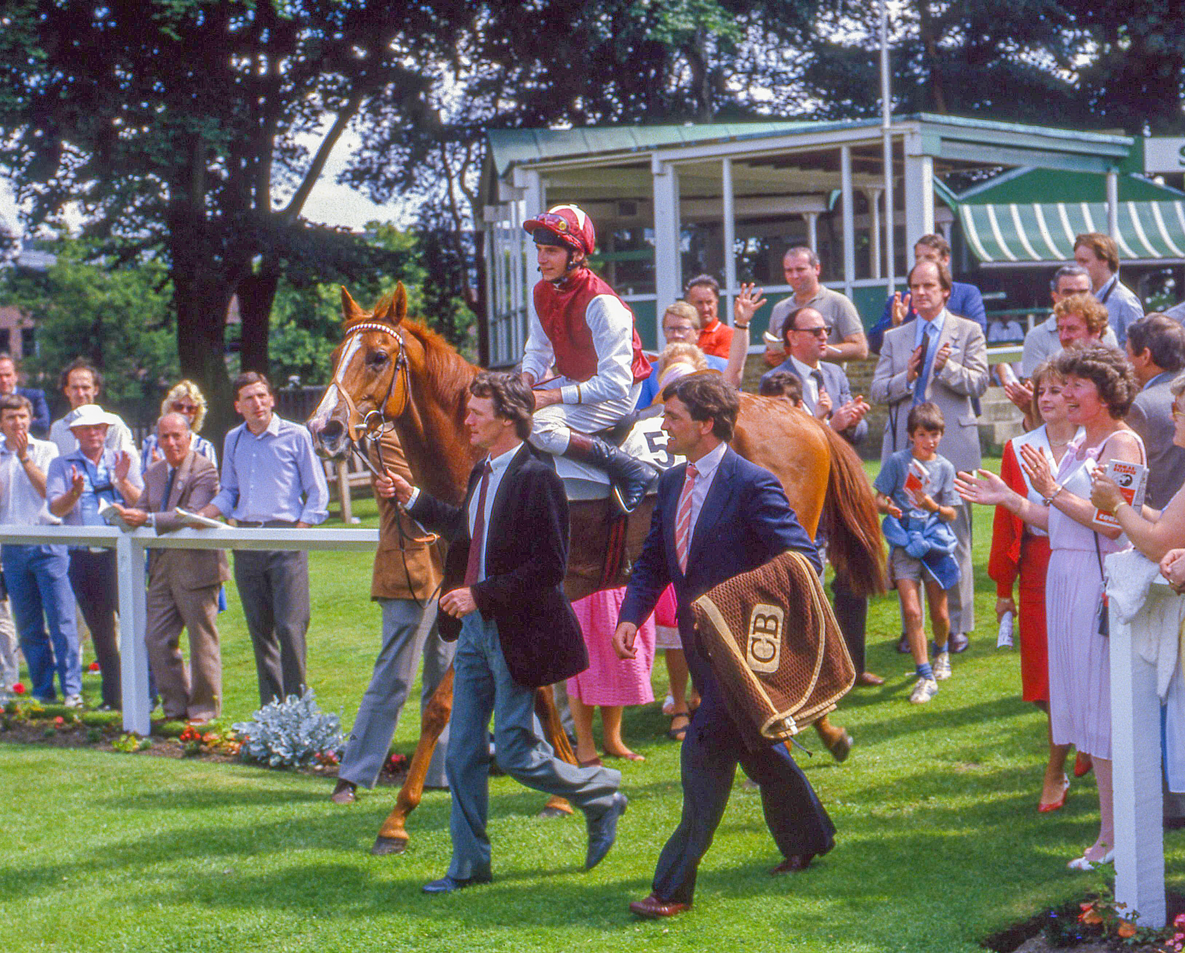 Steve Cauthen returns on Pebbles after winning the 1995 Eclipse