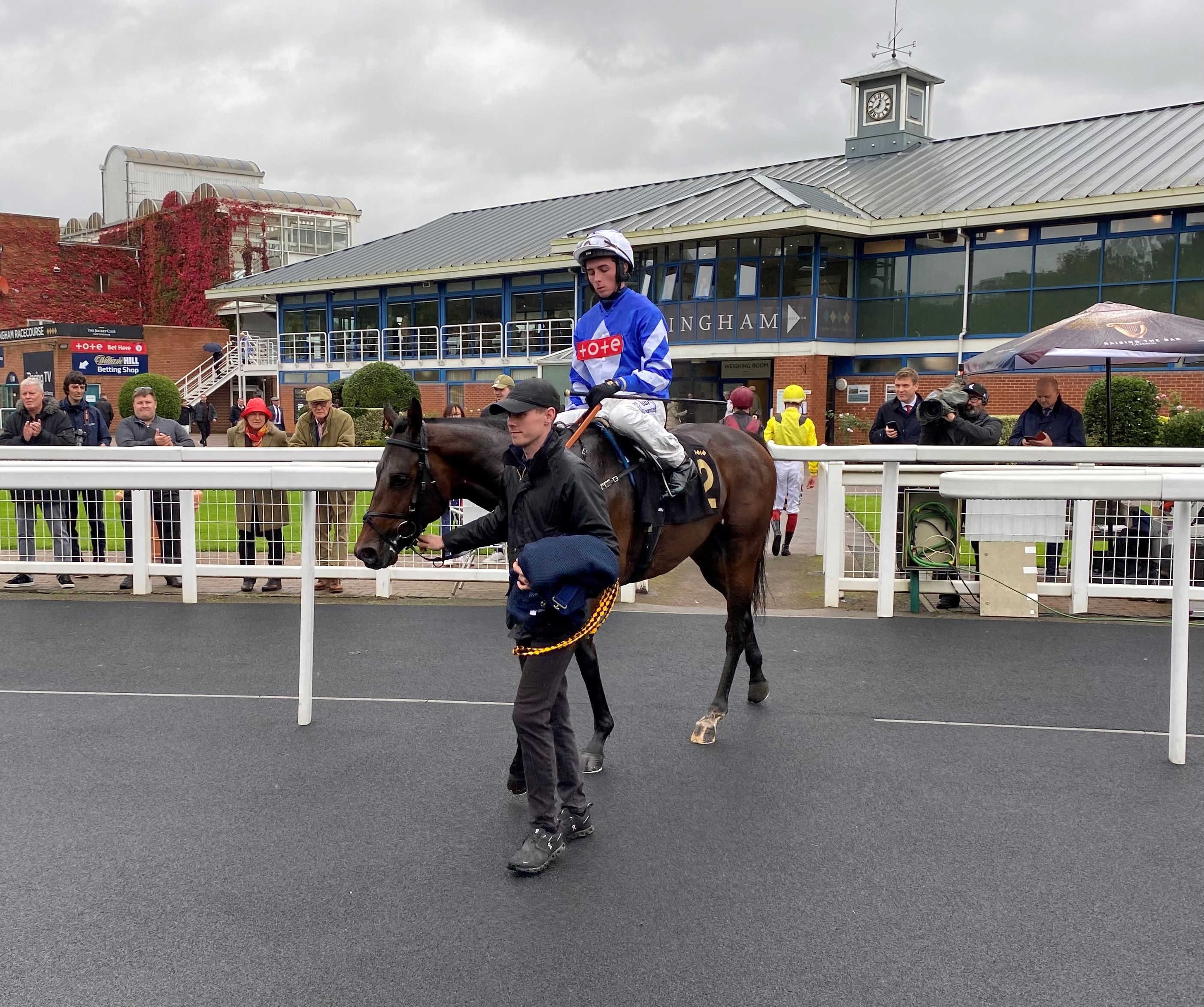 World Of Darcy dug deep to win the opener at Nottingham