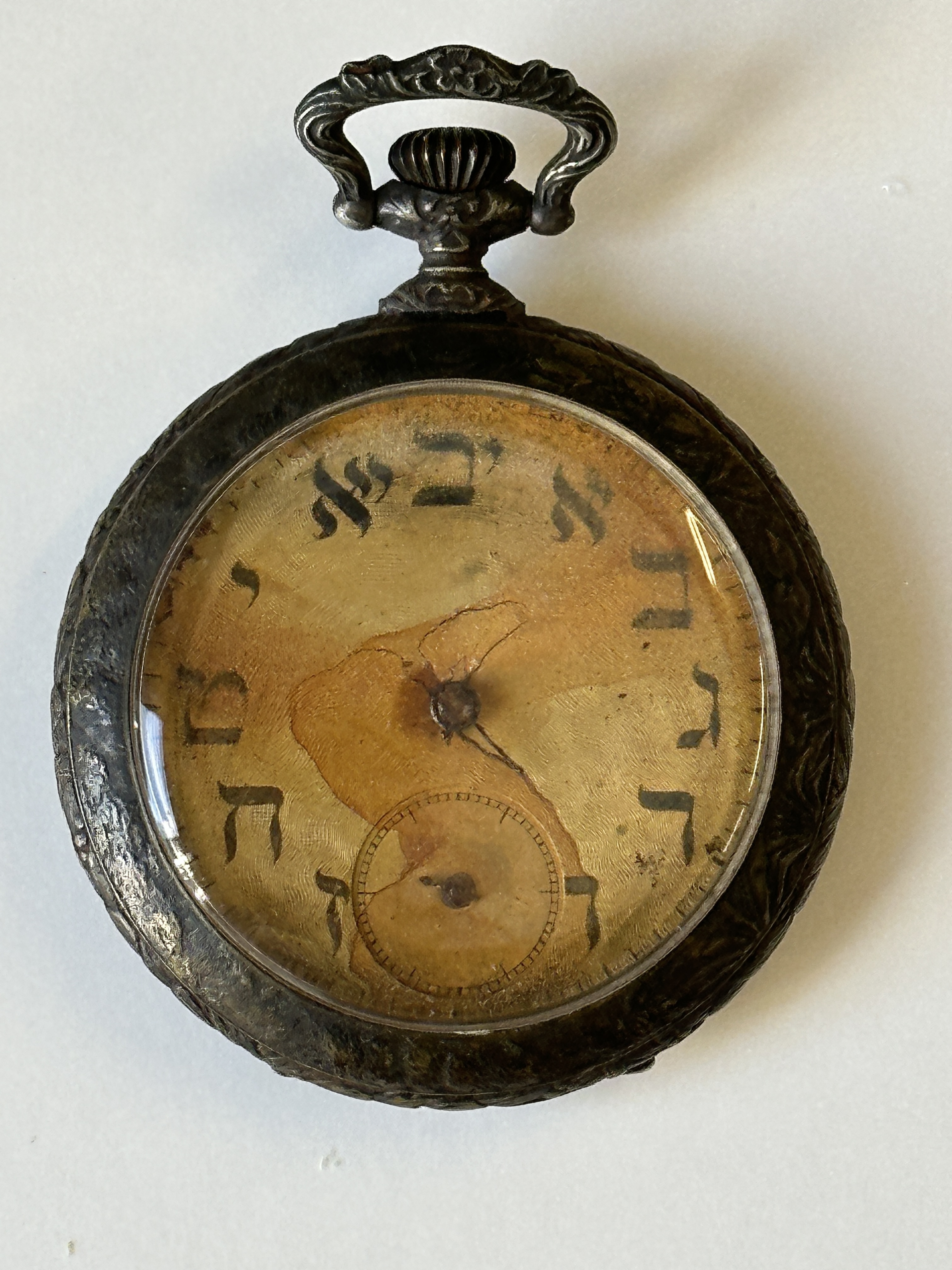 The pocket watch belonging to second-class Titanic passenger Sinai Kantor sold for £97,000 (Henry Aldridge & Son/PA)