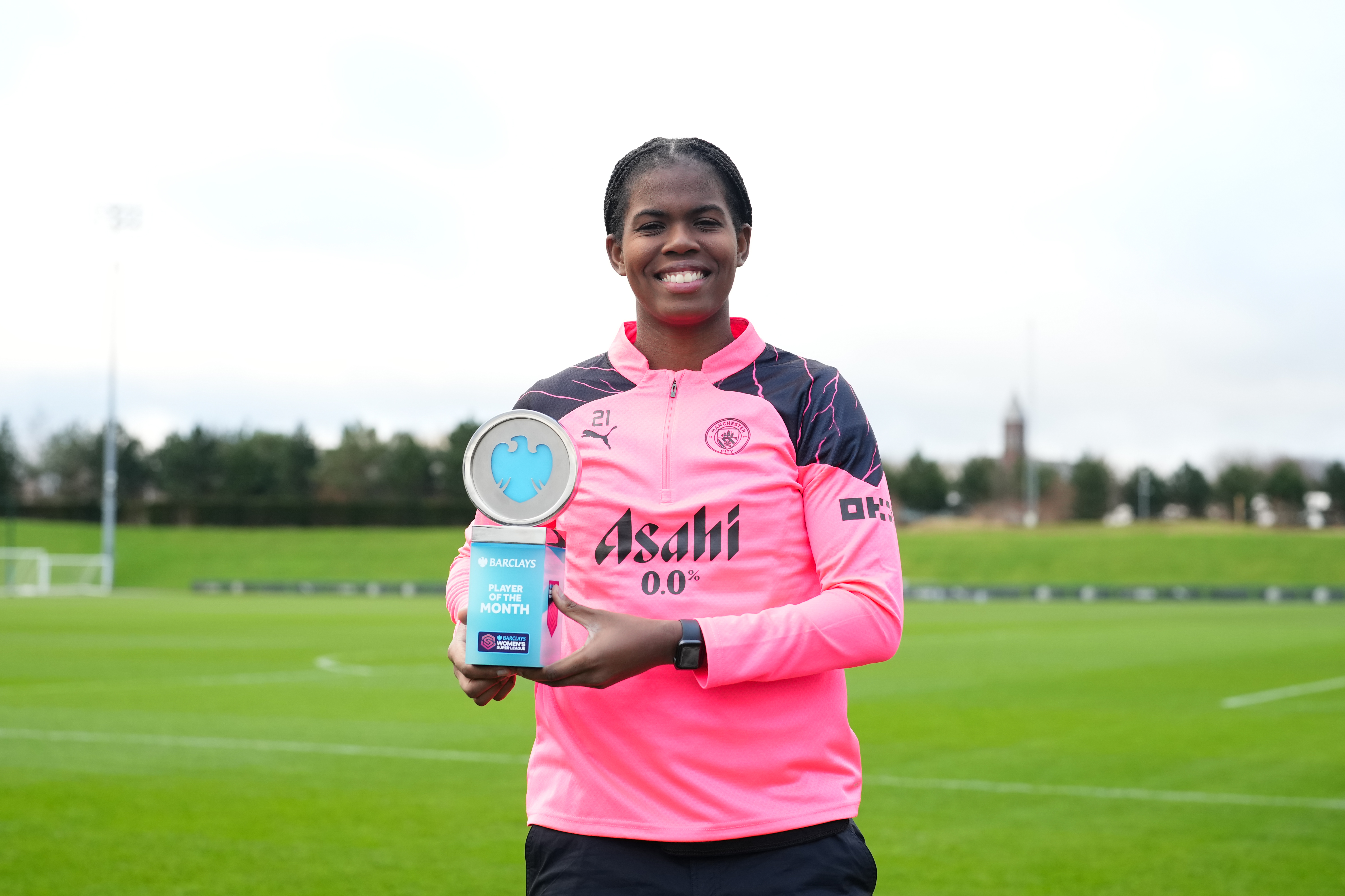 Khadija Shaw with the Barclays Player of the Month award for December (Isaac Parkin/Manchester City/Barclays)