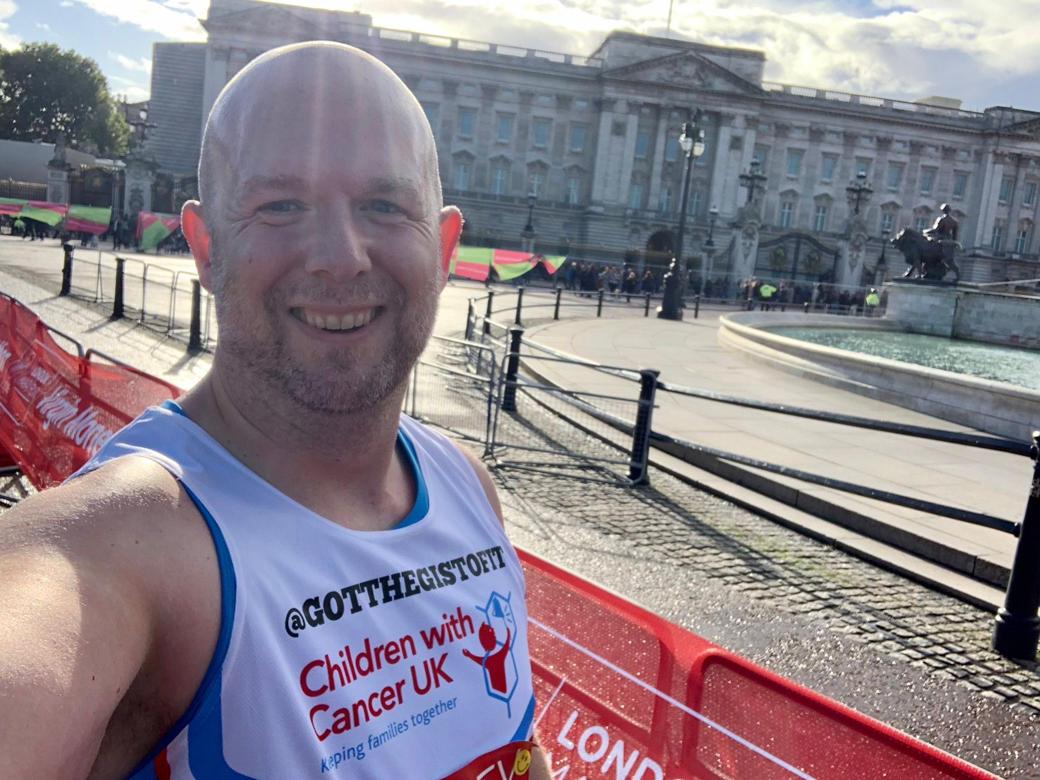 Chris Johnson taking a selfie outside Buckingham Palace during a marathon 