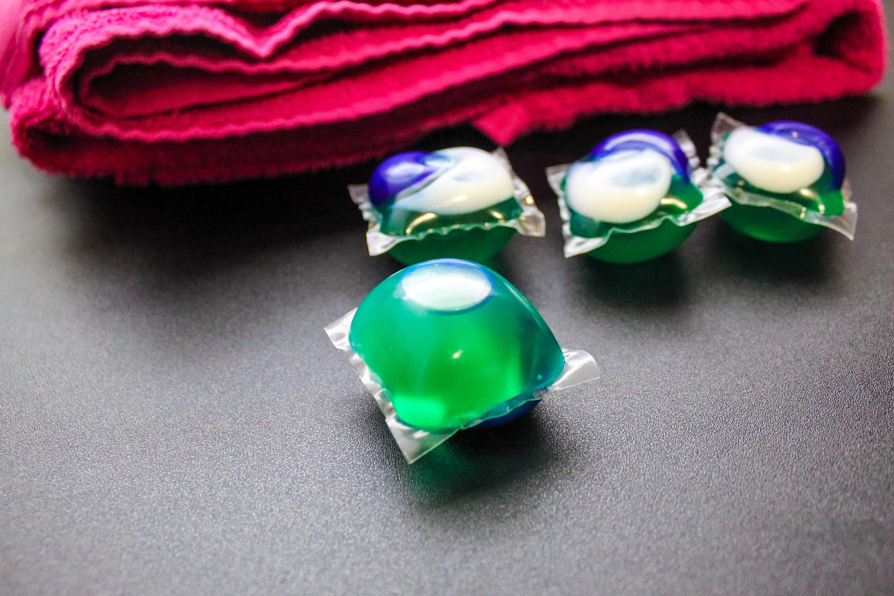 Laundry detergent pods