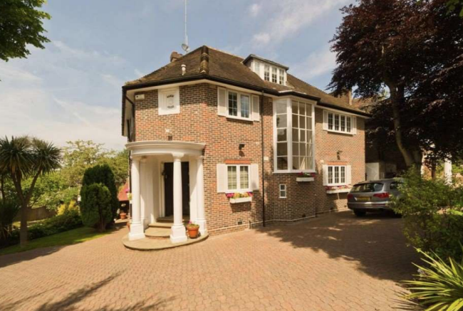 The six-bedroom house Jian Wen and another woman rented in north London. 