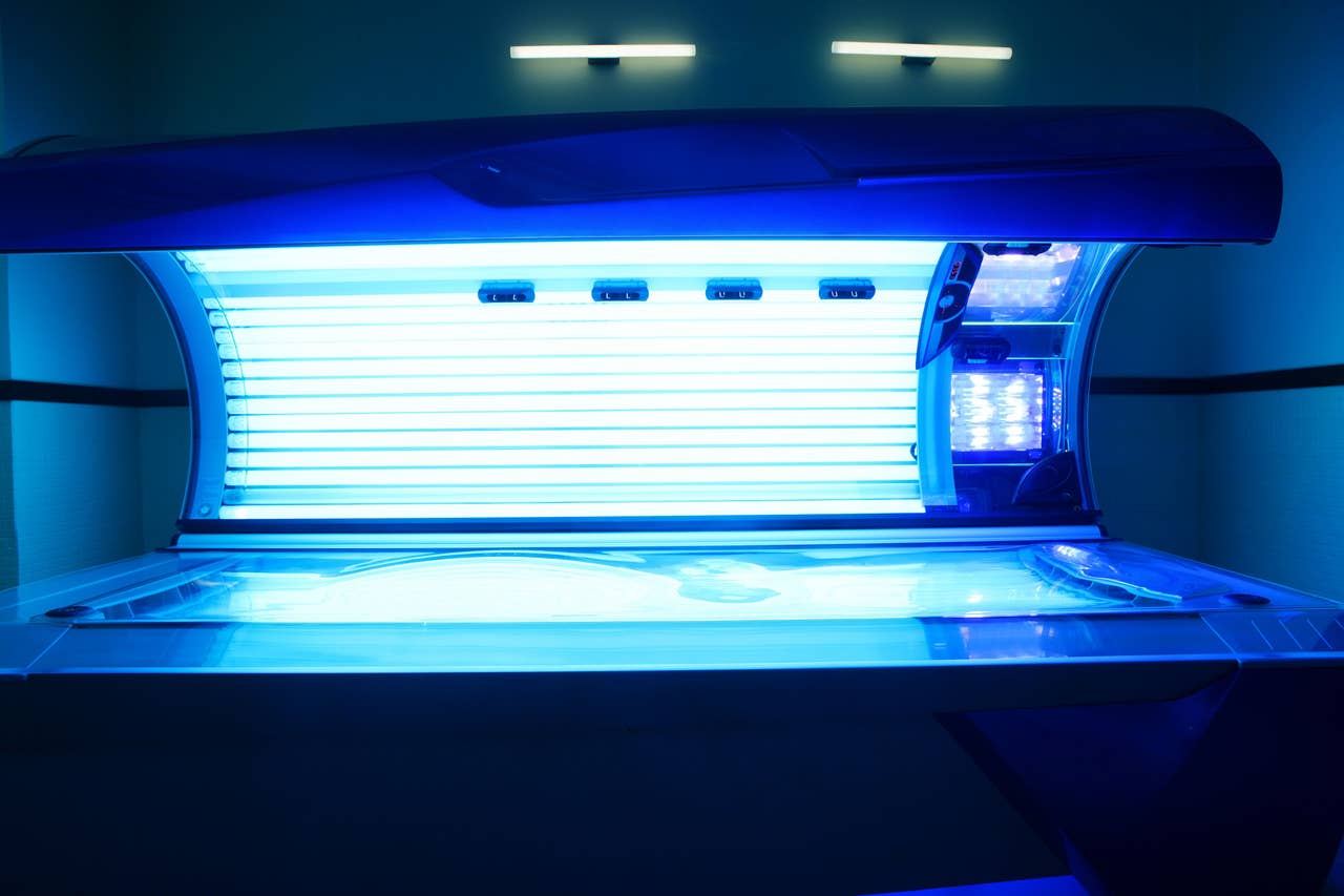 Sunbeds ‘should have graphic cancer warning signs like cigarettes ...