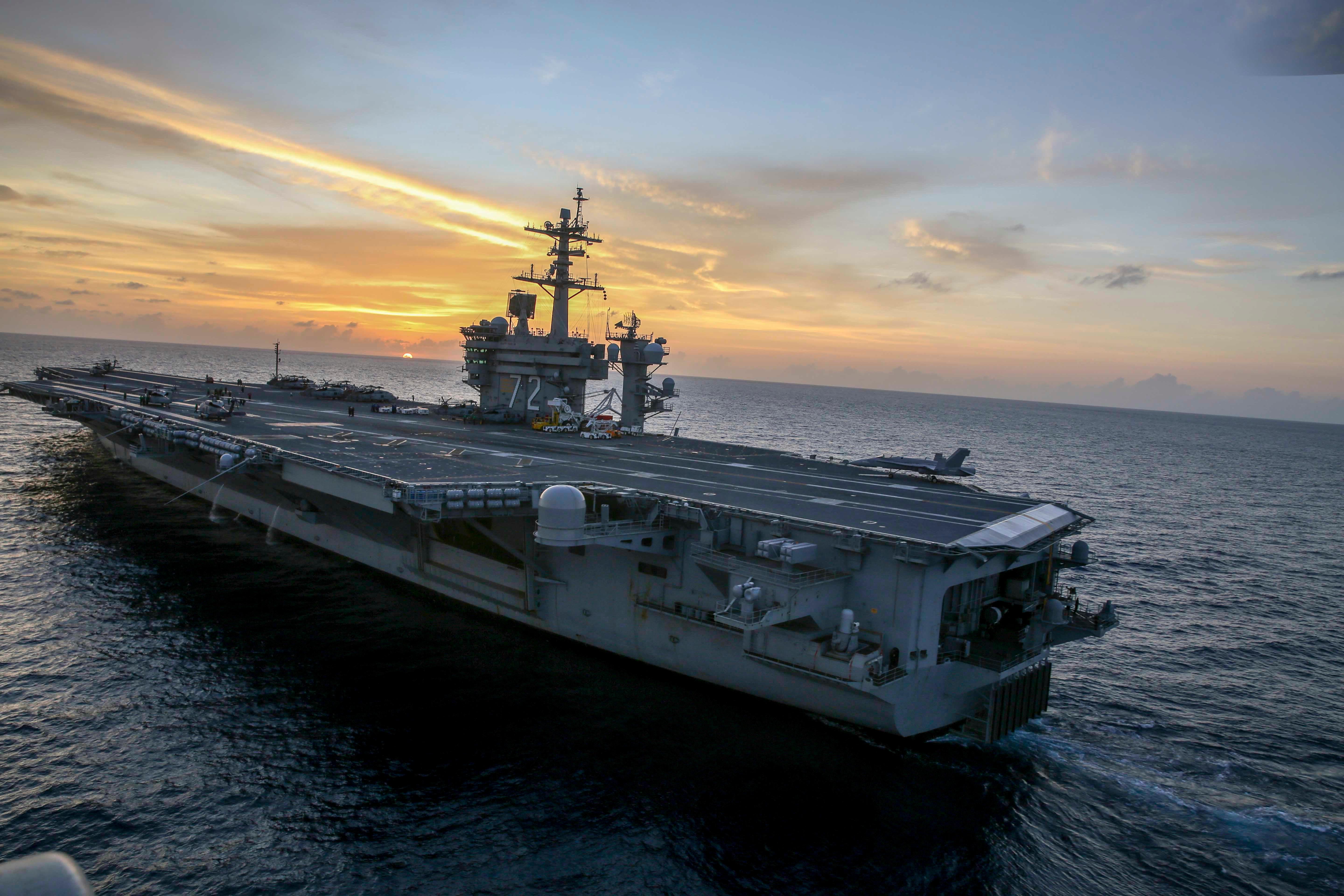 The Nimitz-class aircraft carrier USS Abraham Lincoln (CVN 72)