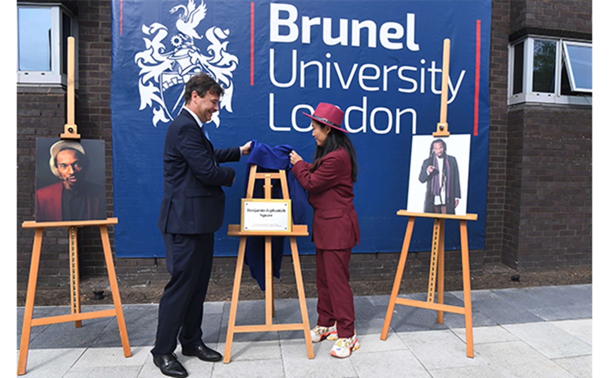 Professor Andrew Jones and Qian Zephaniah unveiling the plaque