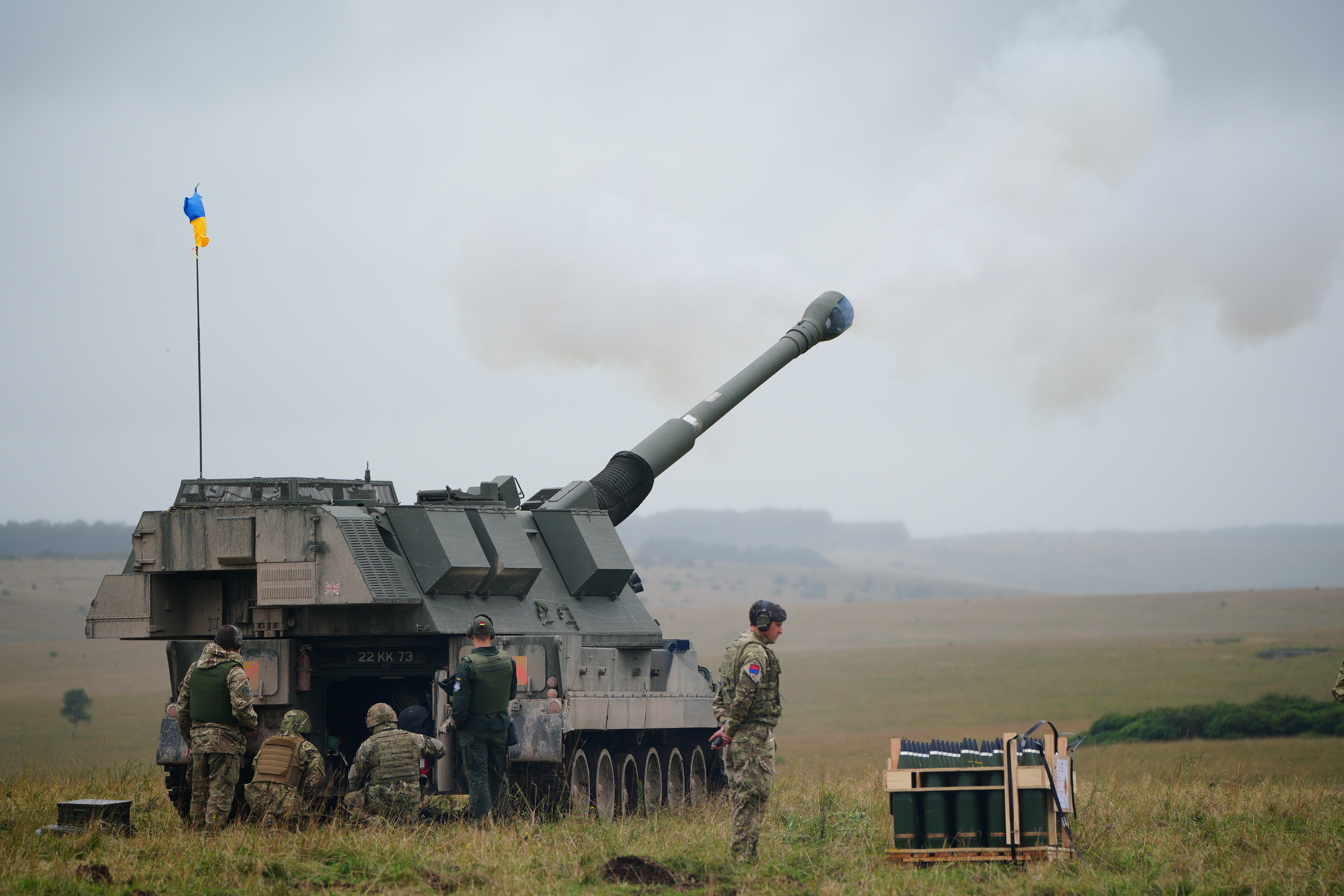 Ukrainian troops firing British-donated AS90 155mm self-propelled artillery guns