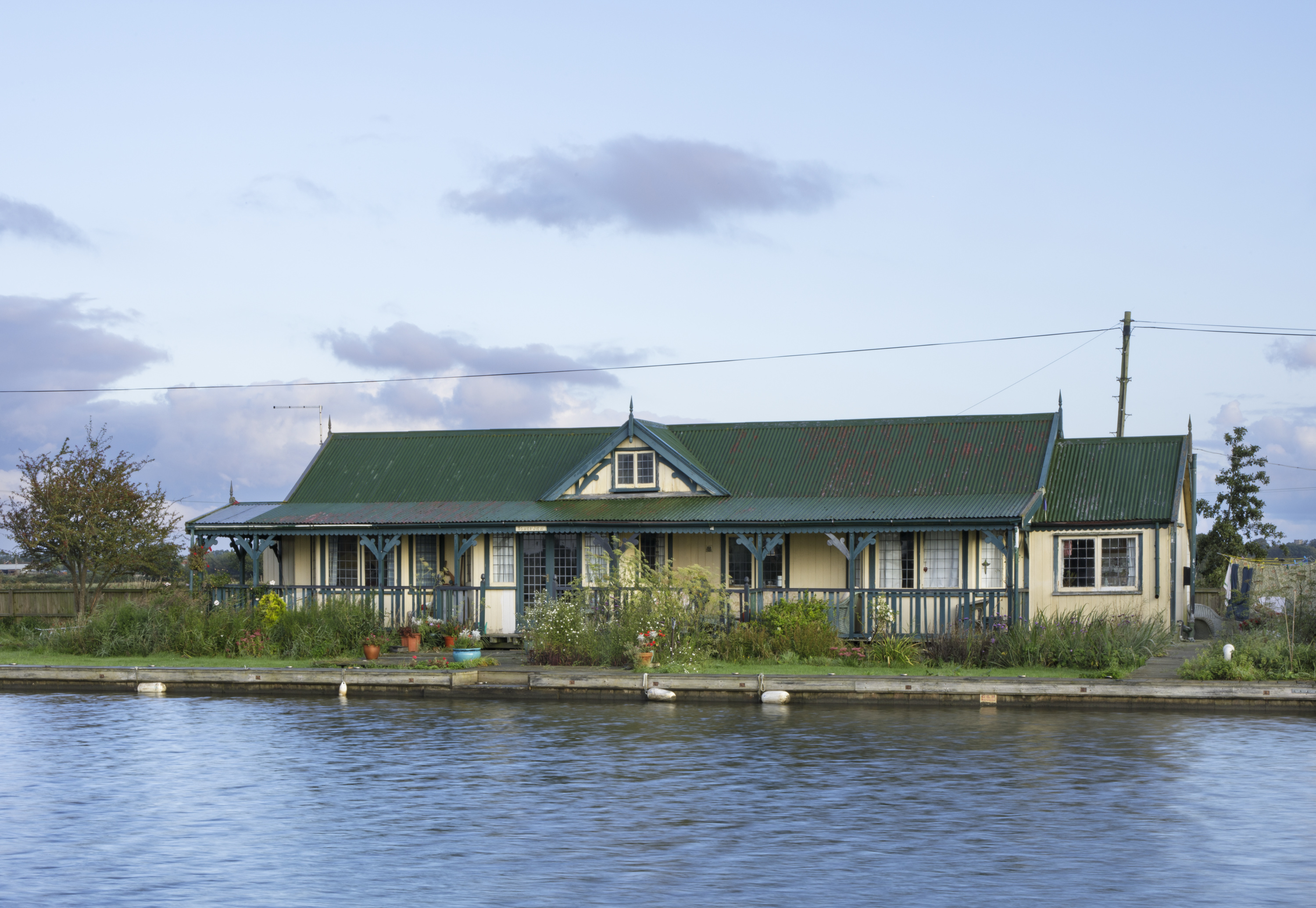 The waterside chalet Tower View on the River Thurne 