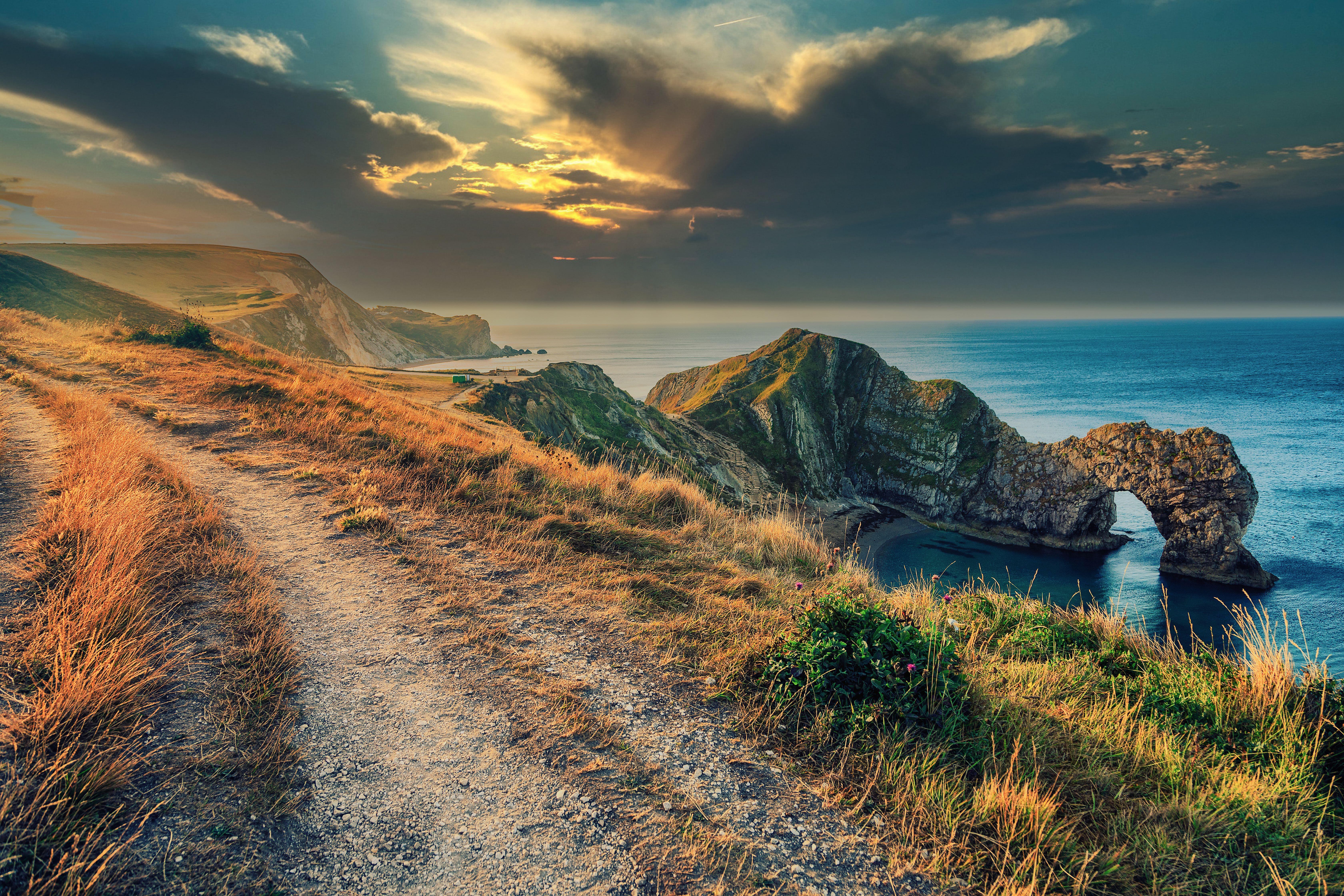 Path with breathtaking views of Durdle Door Beach 