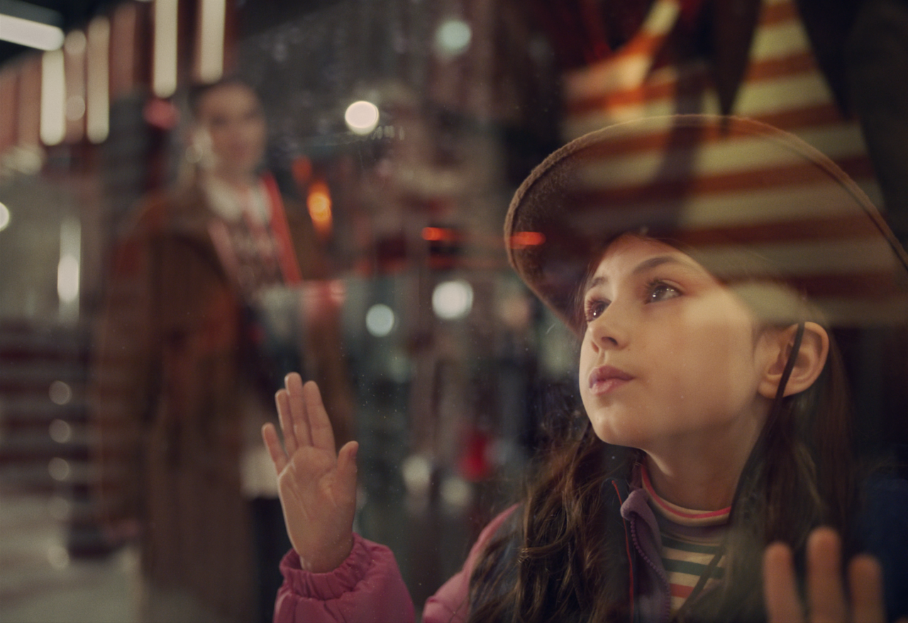 John Lewis Christmas ad stars sister in lastminute dash back in time