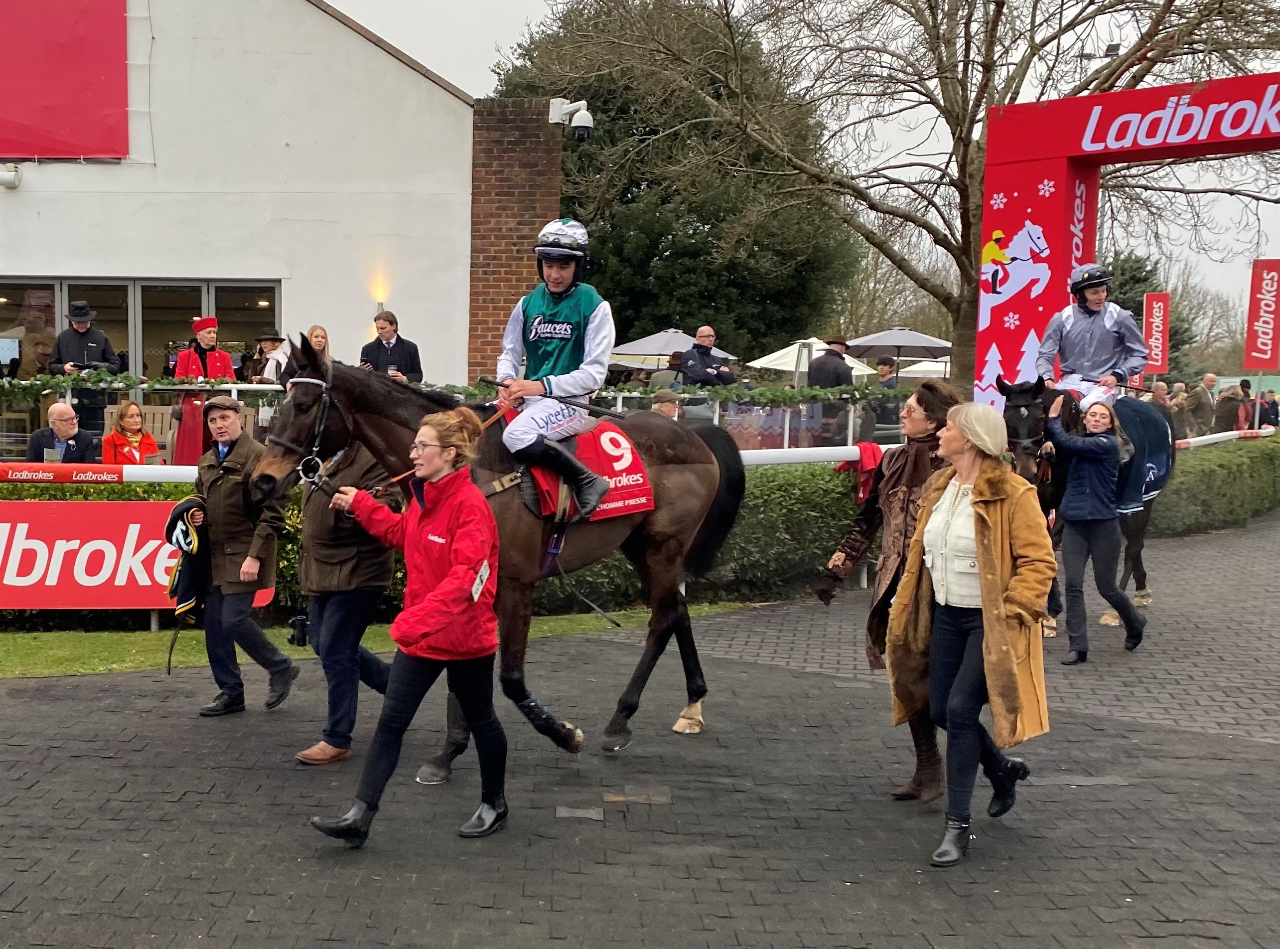 L'Homme Presse finished an honourable third at Kempton