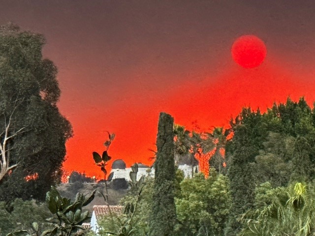 A red sky above Los Angeles 