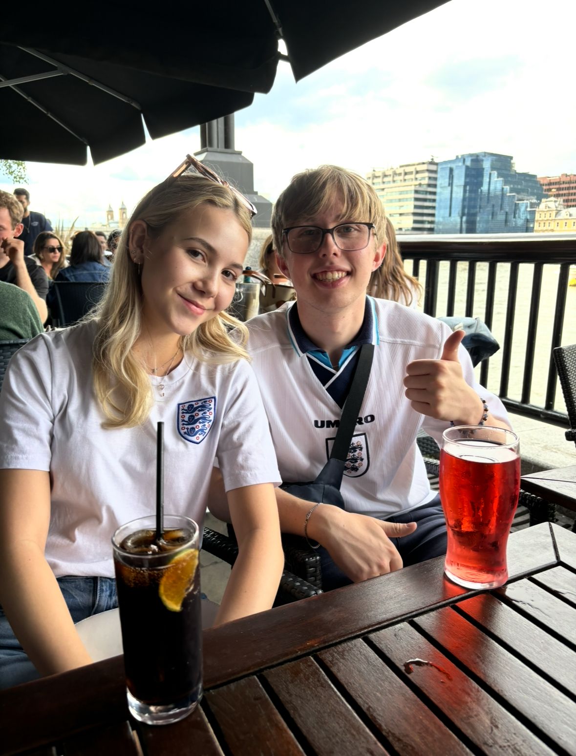 Woman and man sitting together with drinks