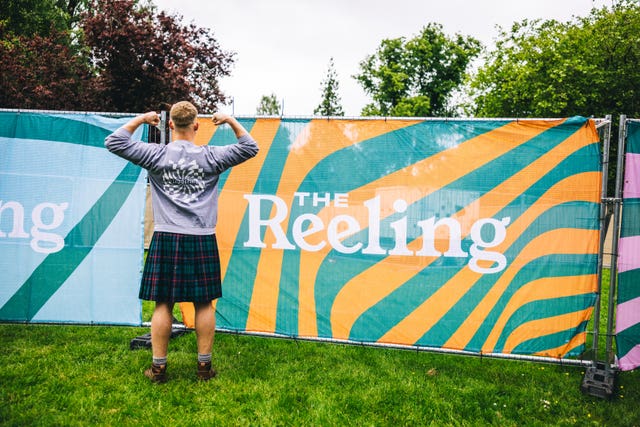 Folk-pop group to stage ‘busk crawl’ across Glasgow subway stops