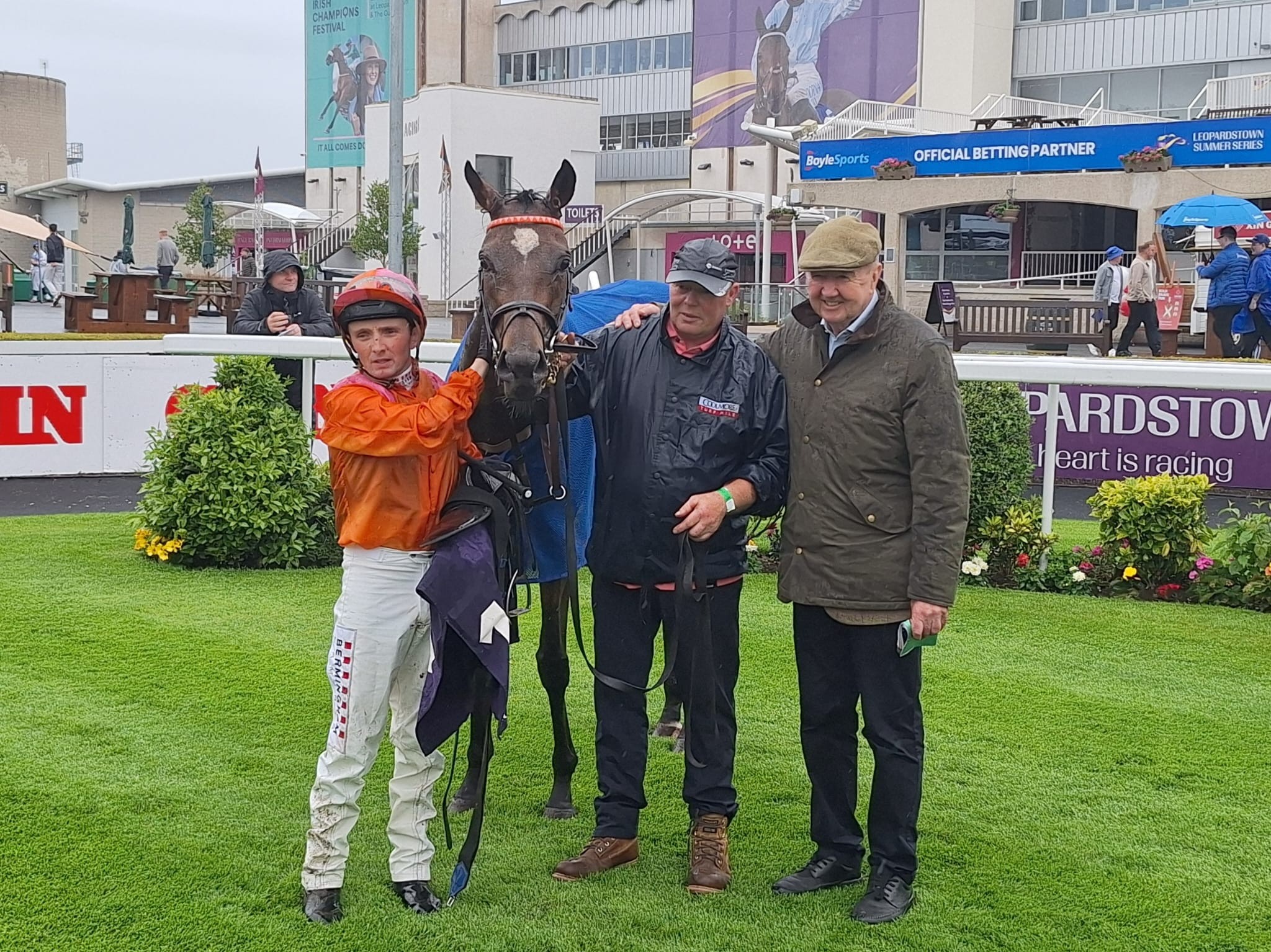 Dermot Weld's Sindria won nicely