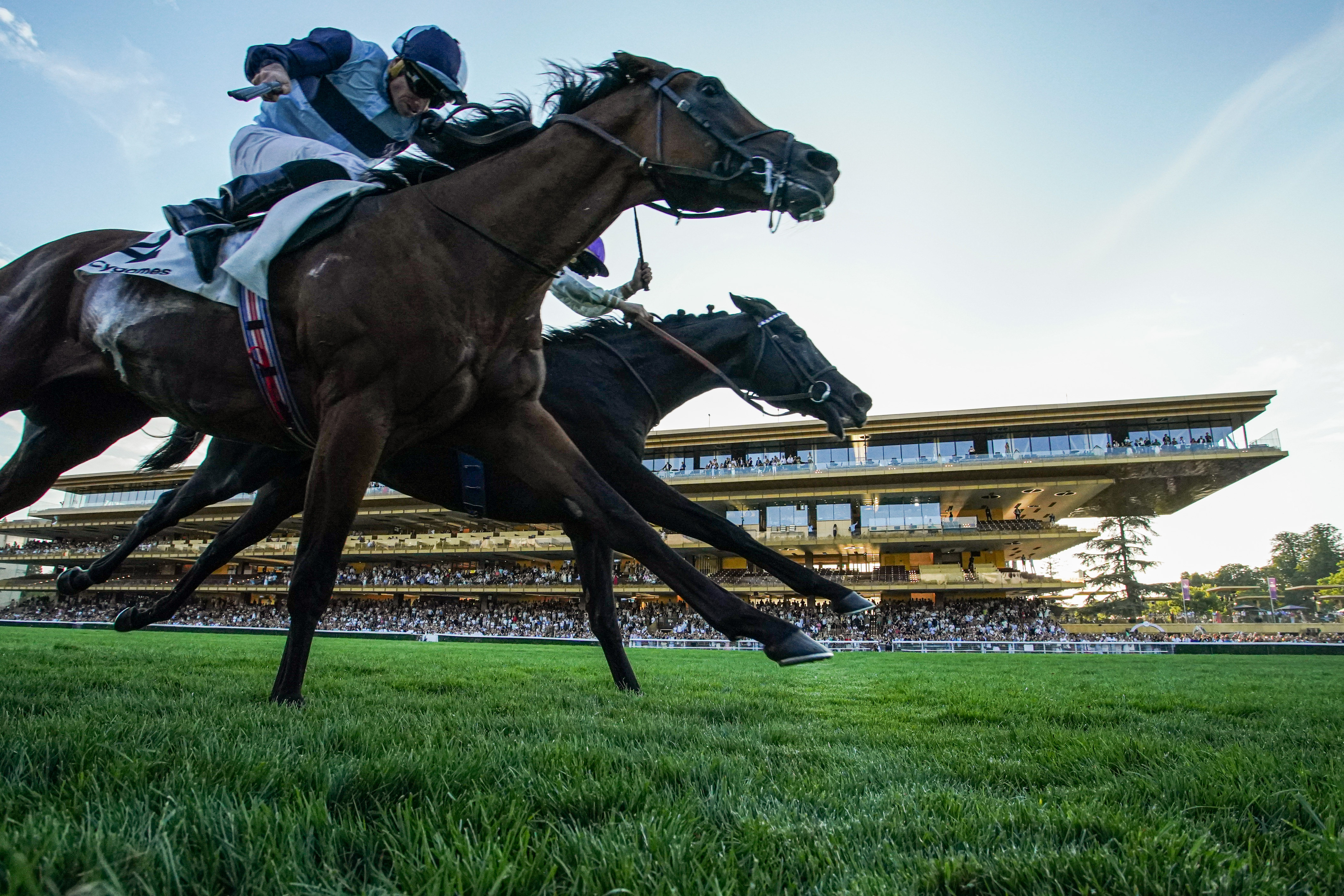 Leffard powers up alongside Trinity College to win the Grand Prix de Paris 