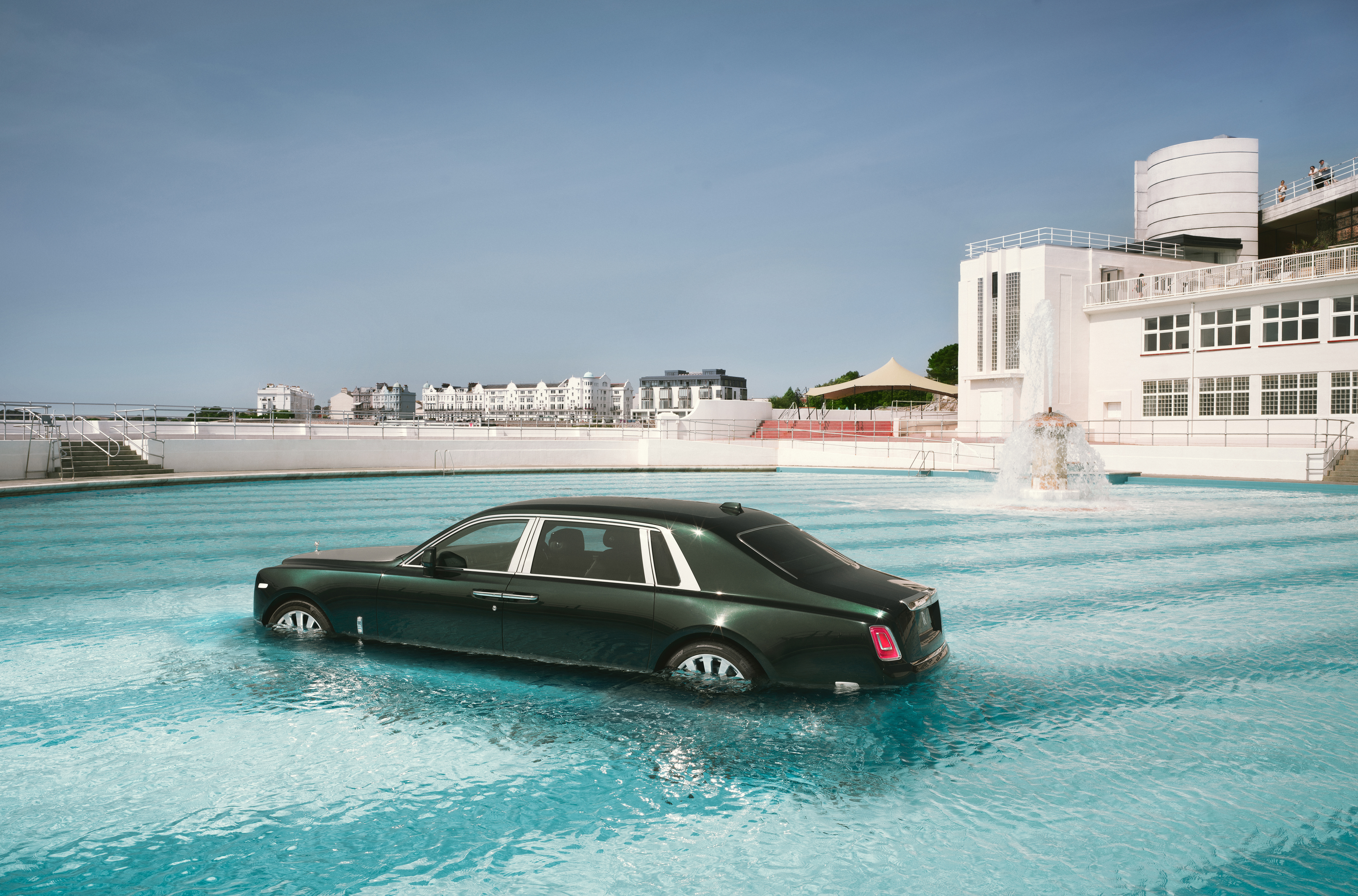 Rolls-Royce Phantom Pool