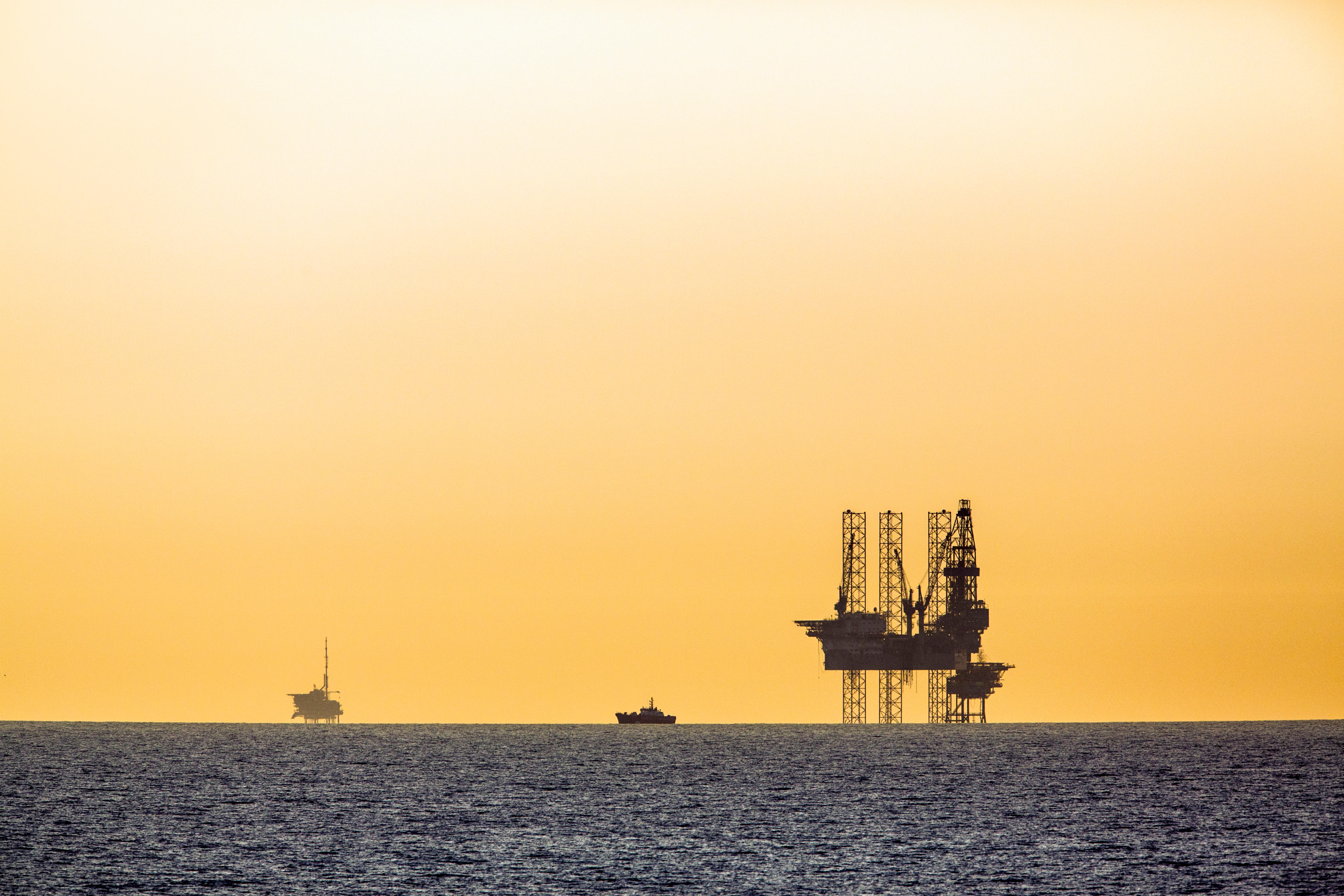 Gas drilling platform or rig