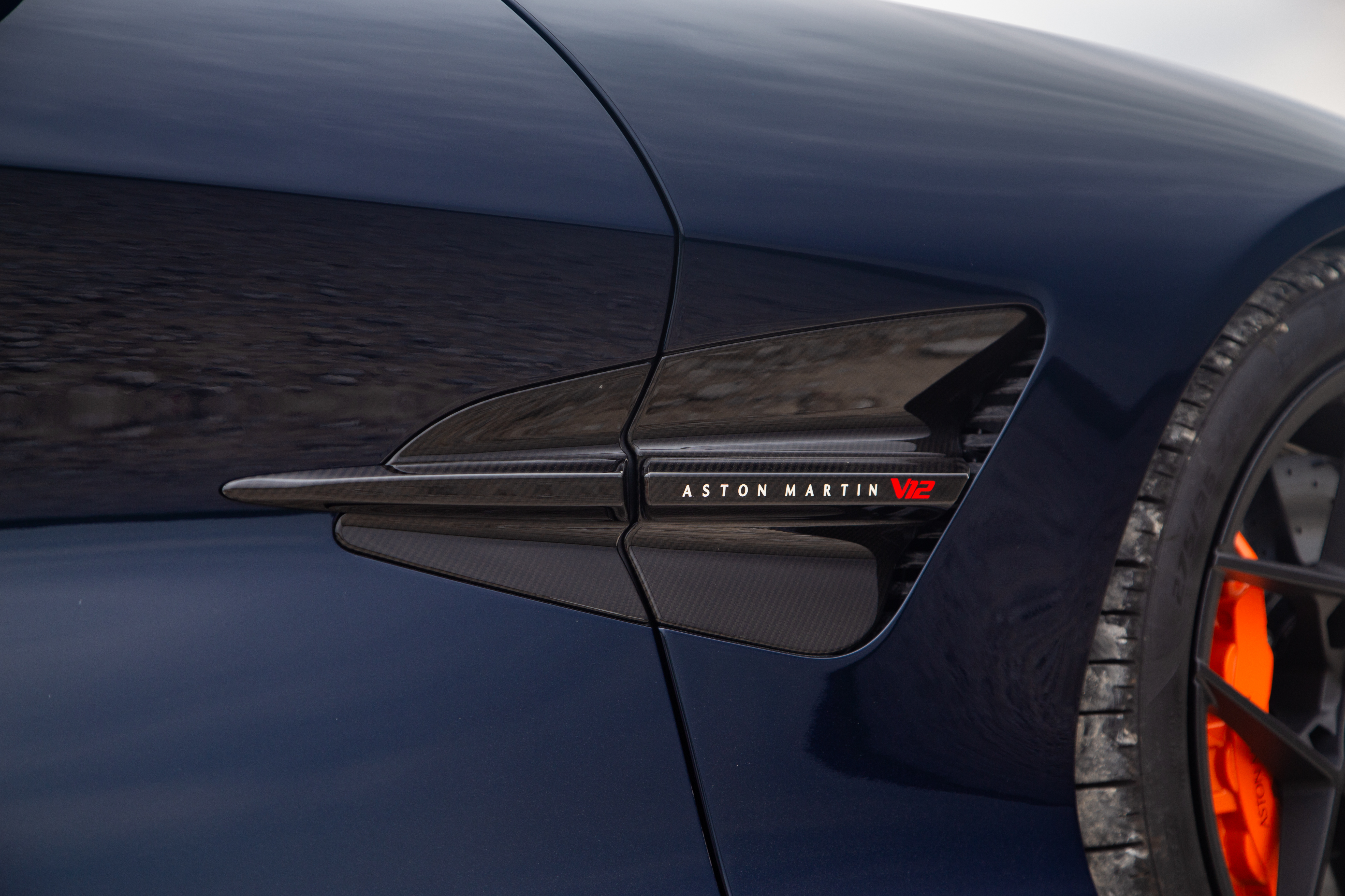 Aston Martin Vanquish Volante