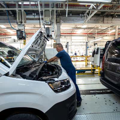 UK business activity grows at fastest pace for eight months