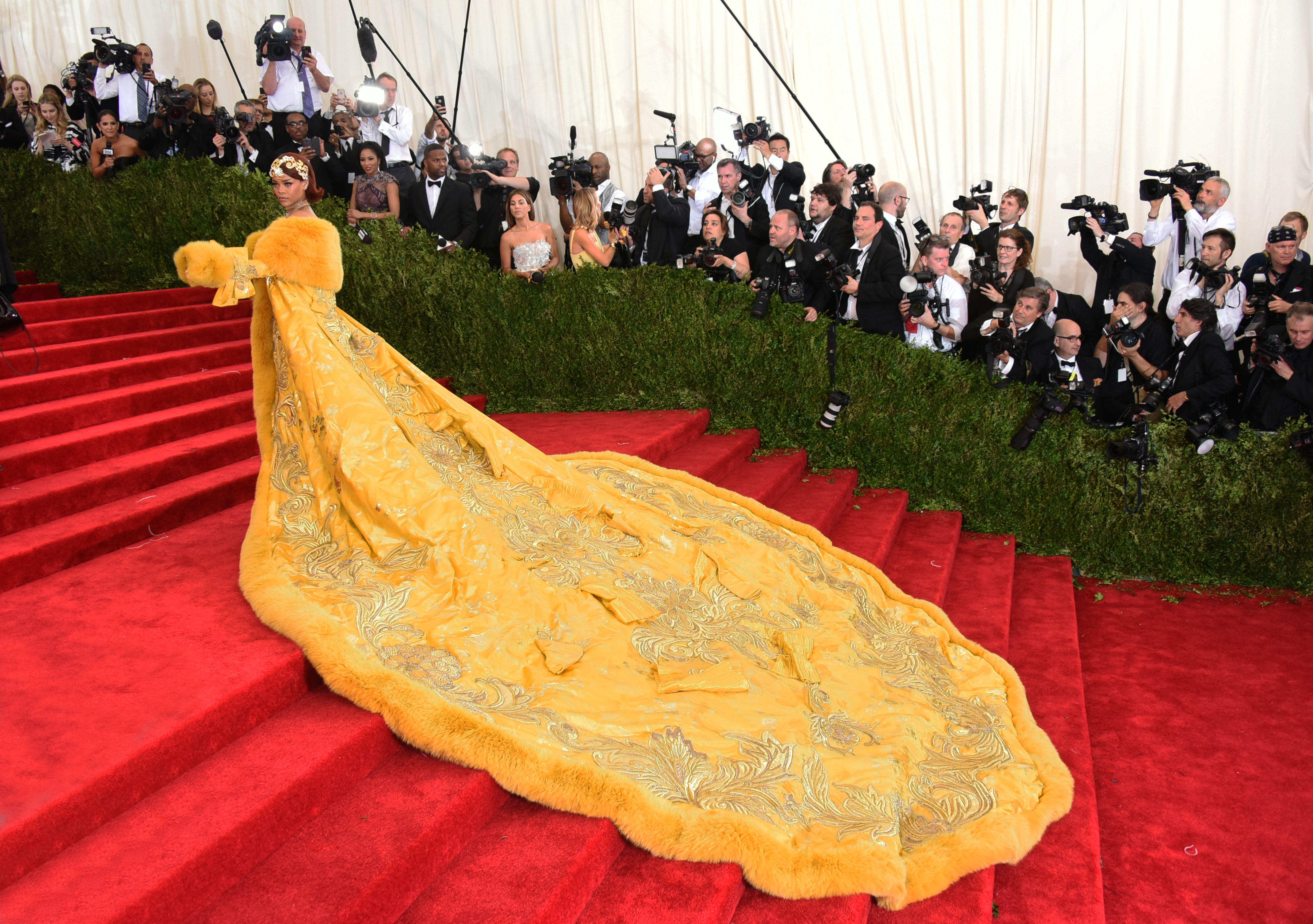 Rhianna arriving at the Met Gala in 2015