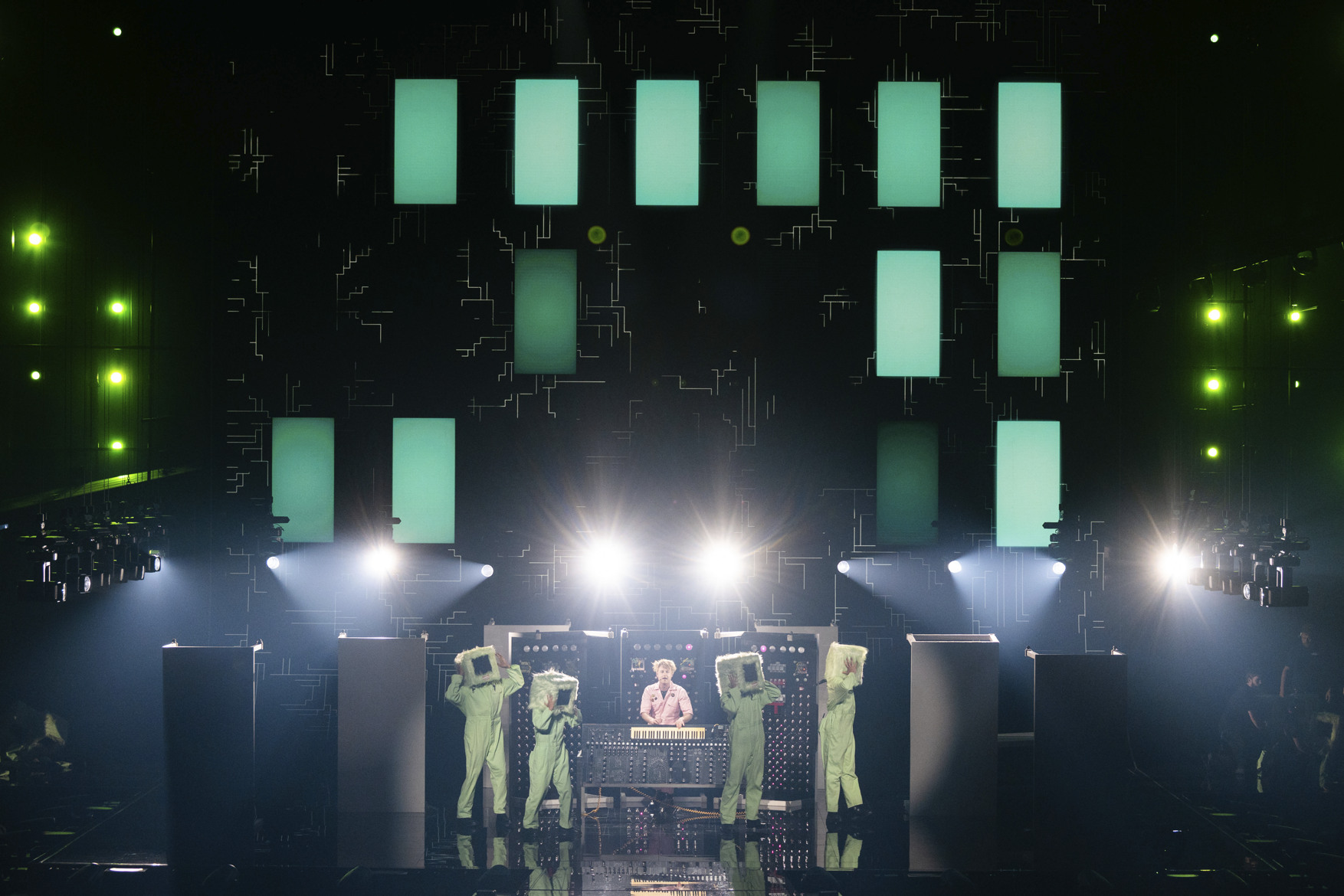 Look Mum No Computer performing on stage