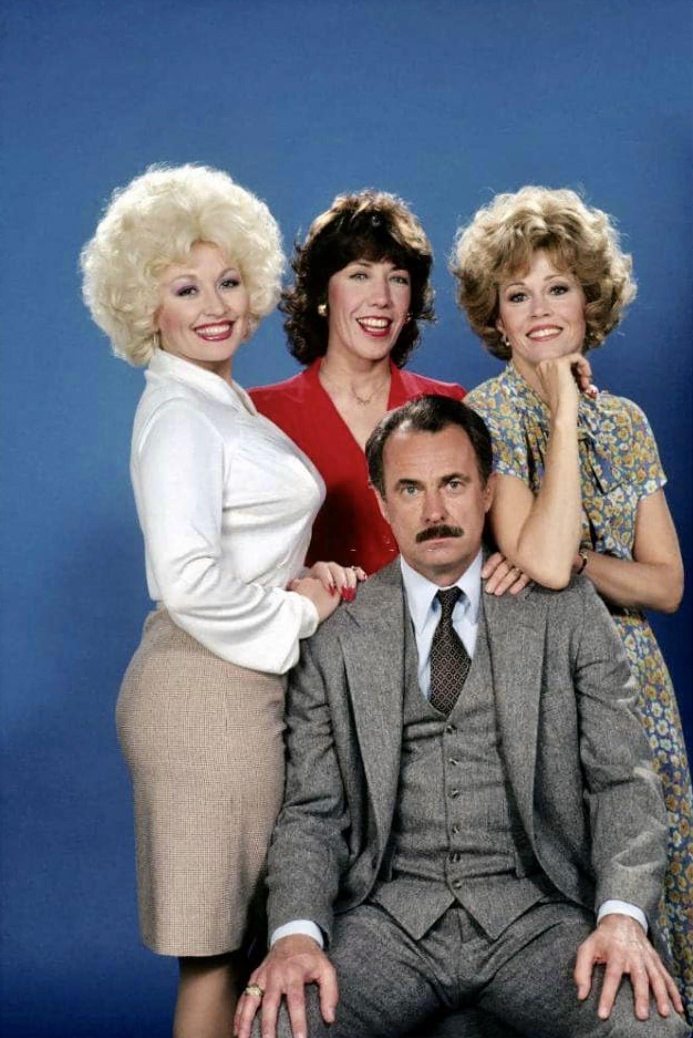 9 TO 5 1980 20th Century Fox film with from left Dolly Parton, Lily Tomlin, Dabney Coleman, Jane Fonda 