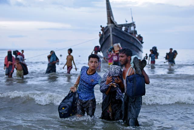 Rohingya fleeing