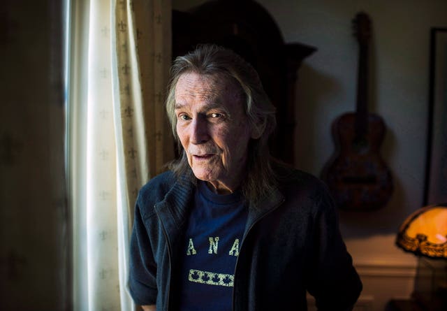 Gordon Lightfoot poses for a photo in his Toronto home in 2016
