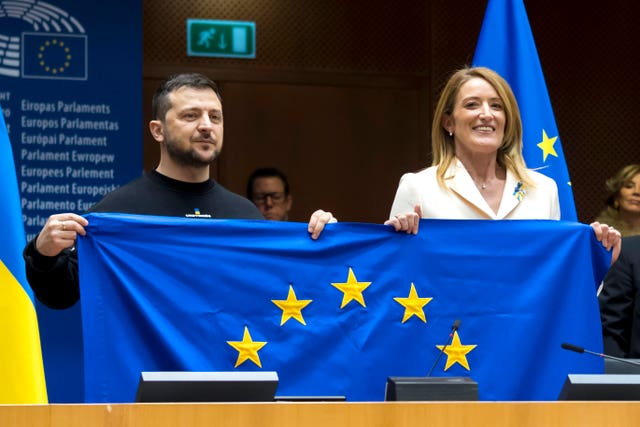 Volodymyr Zelensky with European Parliament president Roberta Metsola