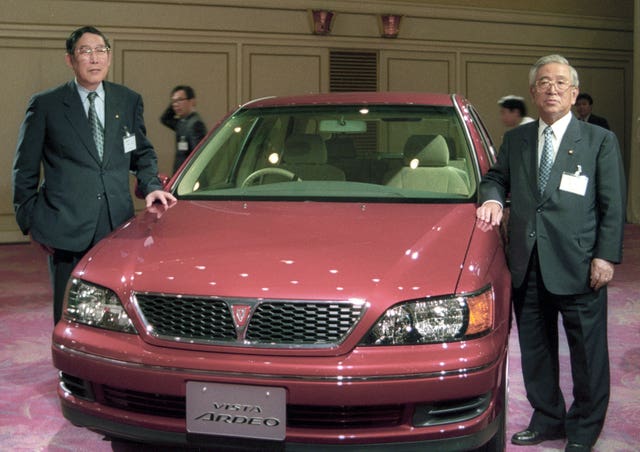 Shoichiro Toyoda, right, then chairman of Toyota Motor Corporation, and then-president Hiroshi Okuda in July 1998 at a hotel in Tokyo, Japan 