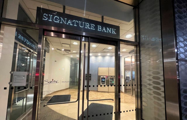  Signature Bank 