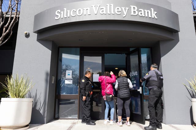 Security guards let individuals enter the Silicon Valley Bank’s headquarters in Santa Clara, Calif., March 13, 2023