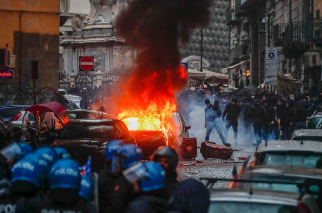 Supporters of Eintracht Frankfurt clash with police in Naples
