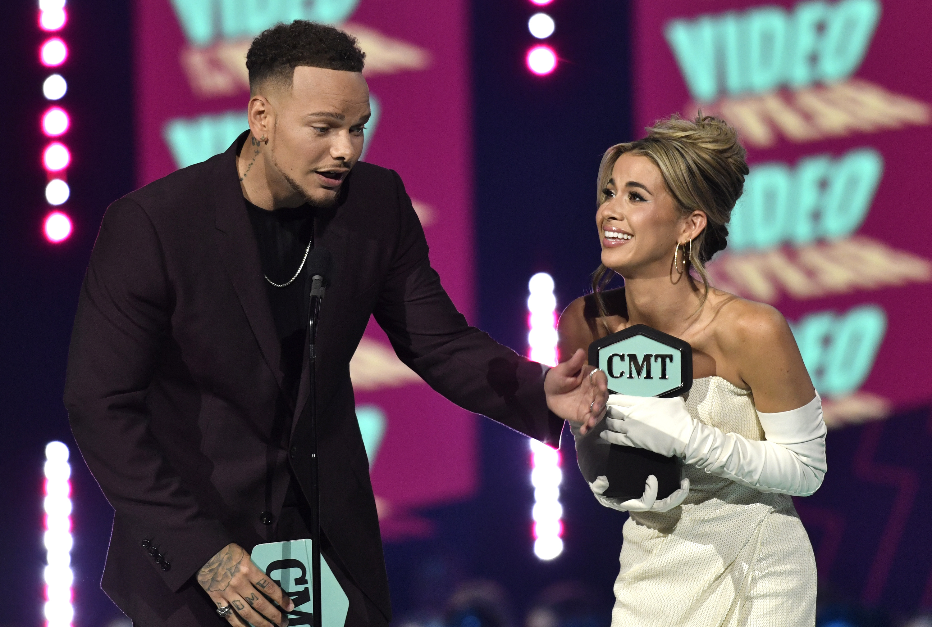 Rapper-turned-country Singer Jelly Roll Reigns At CMT Music Awards Show ...