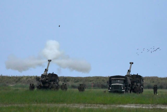 Philippine troops launch an Autonomous Truck Mounted howitzer System during the exercise 