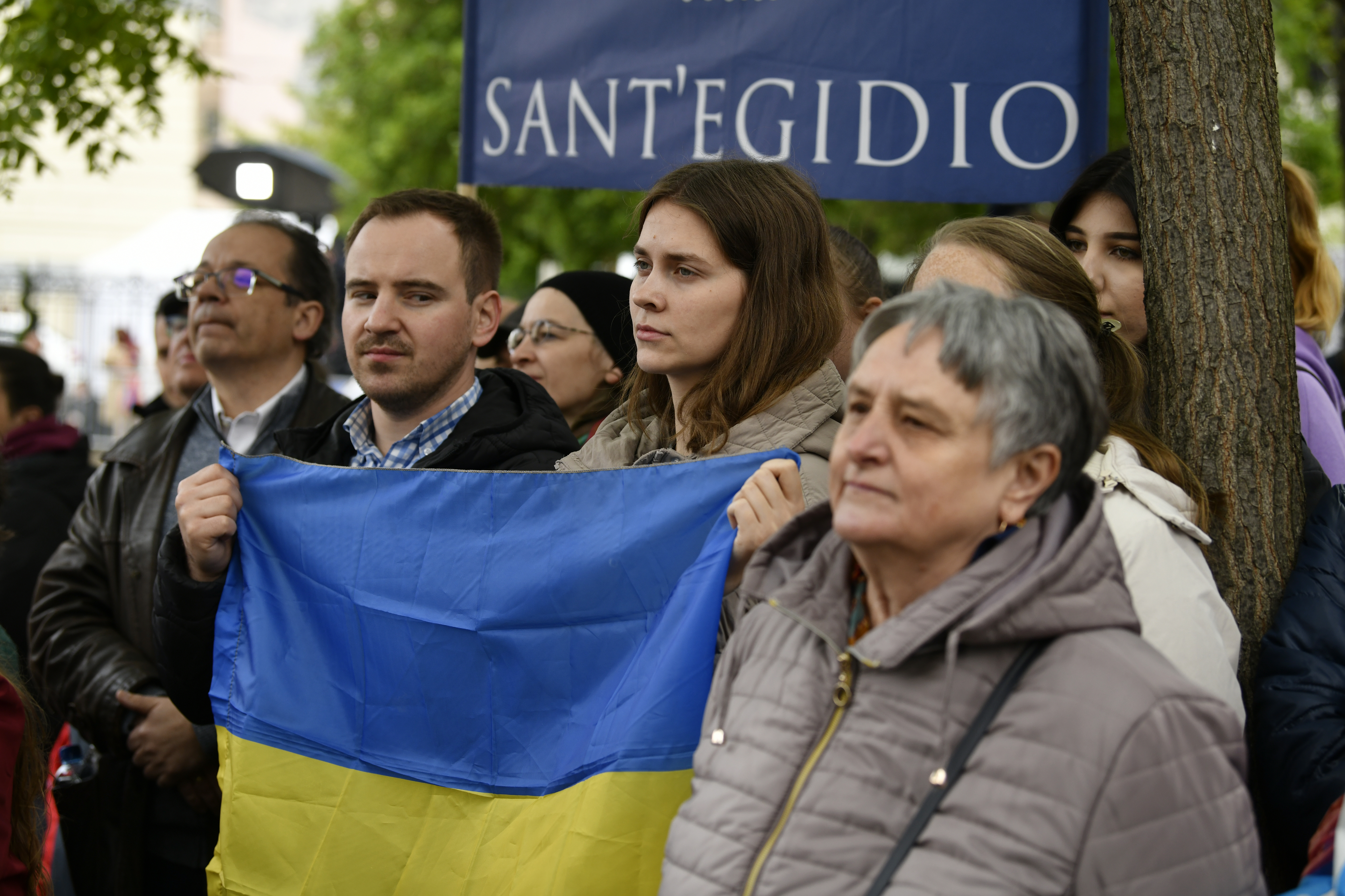 Pope Urges Hungary To Show Charity To All As He Visits Refugees ...