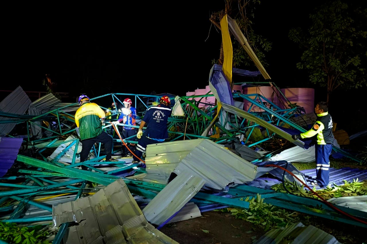 Seven killed sheltering from the rain as roof collapses at school in ...